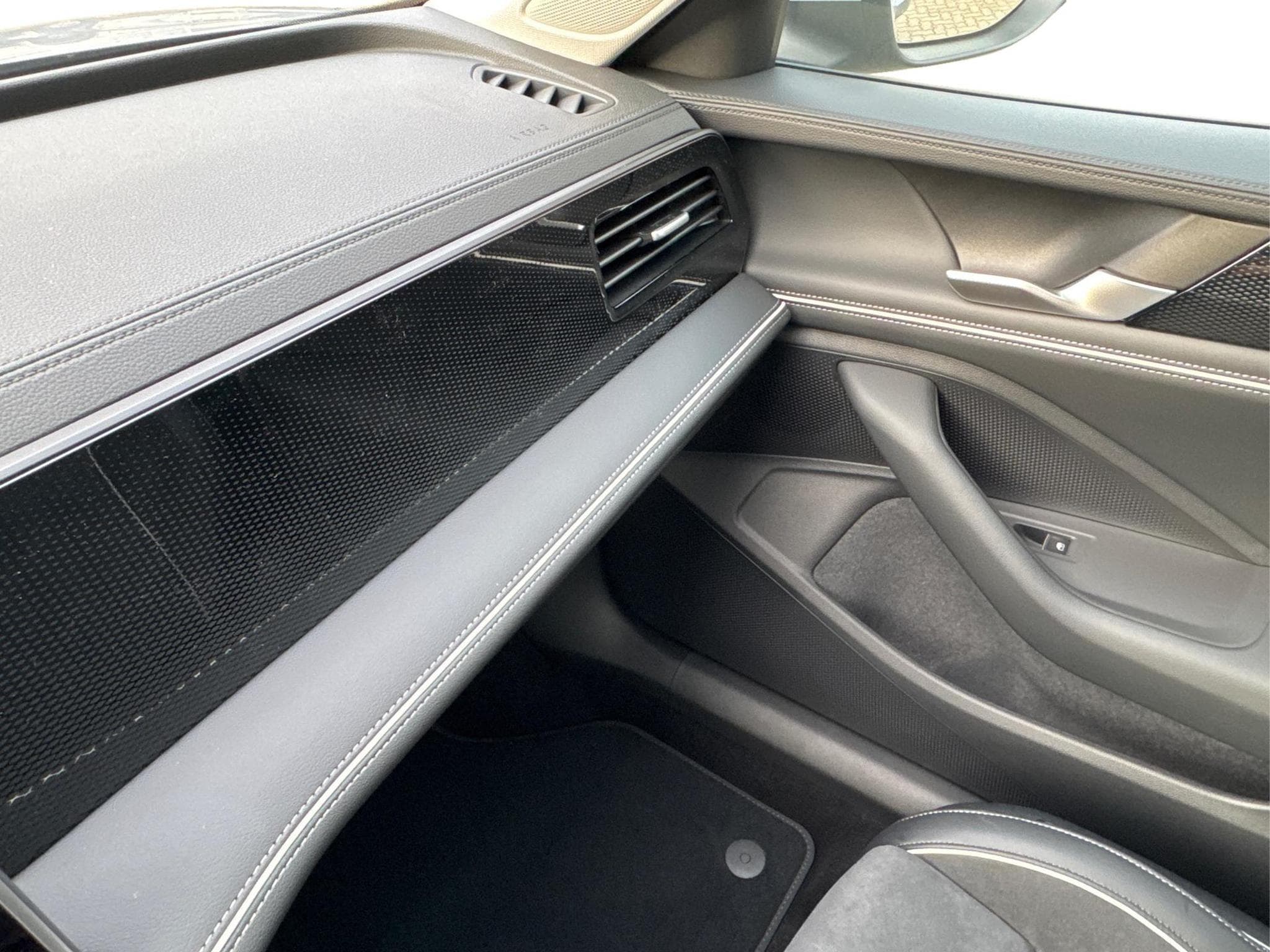 VW Passat Variant Business (2025) - Foto 24