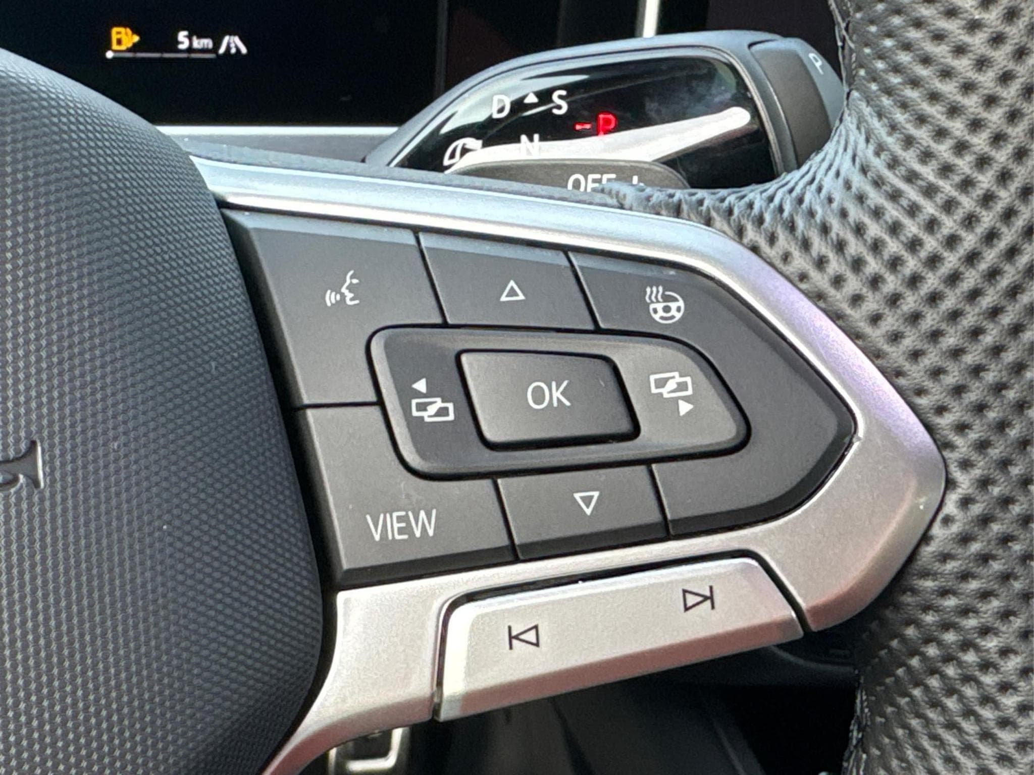 VW Passat Variant R-Line (2025) - Foto 23