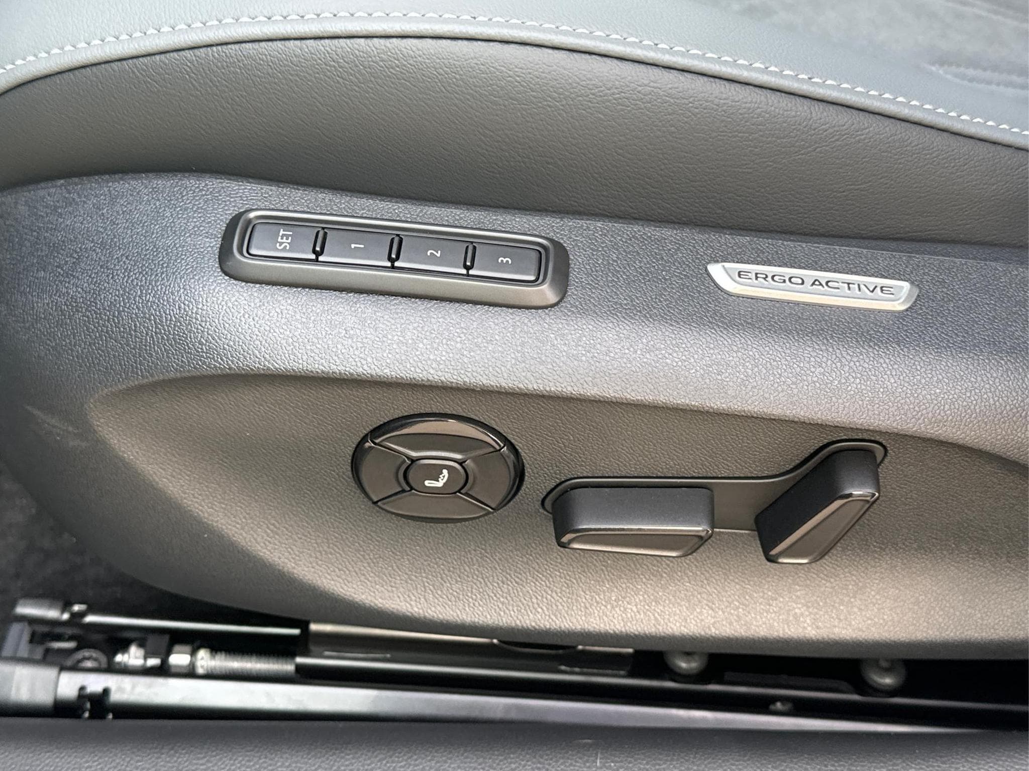 VW Passat Variant Business (2025) - Foto 15
