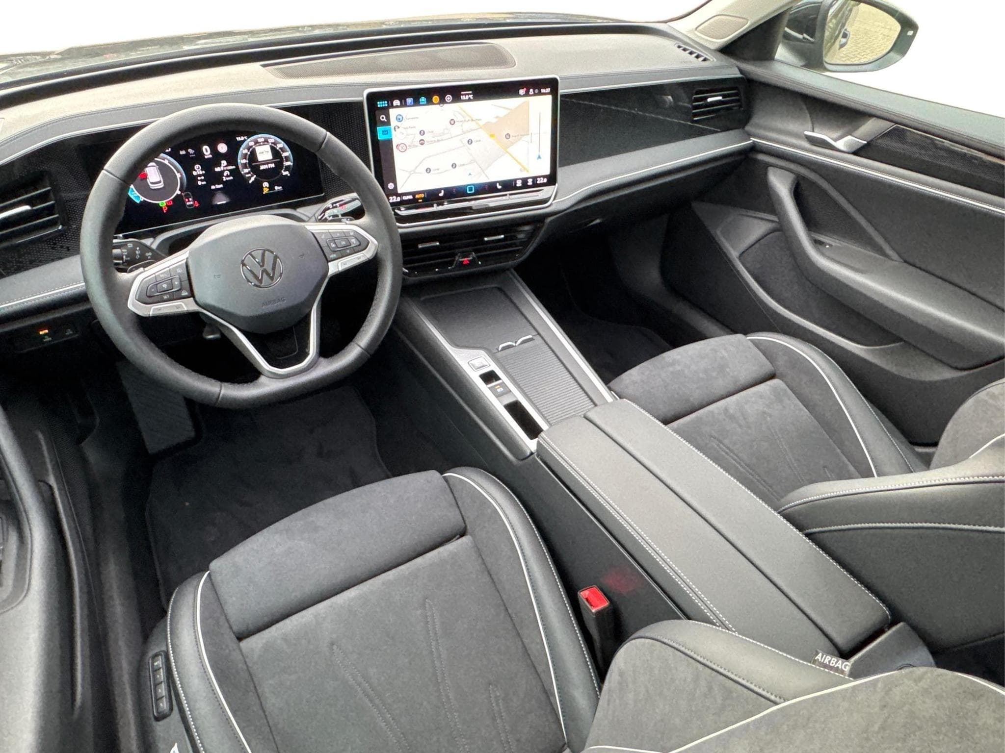 VW Passat Variant Business (2025) - Foto 12