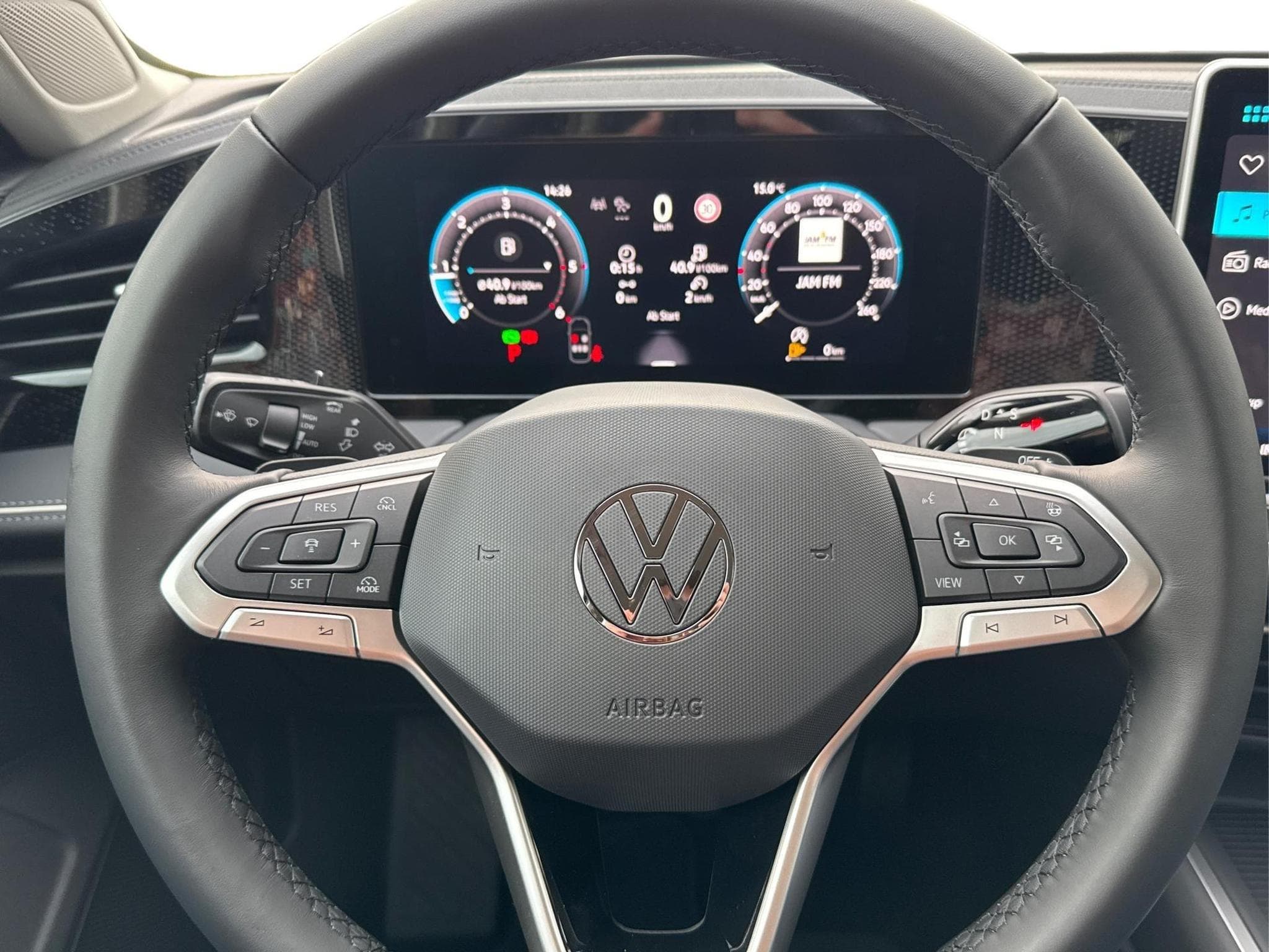 VW Passat Variant Business (2025) - Foto 13