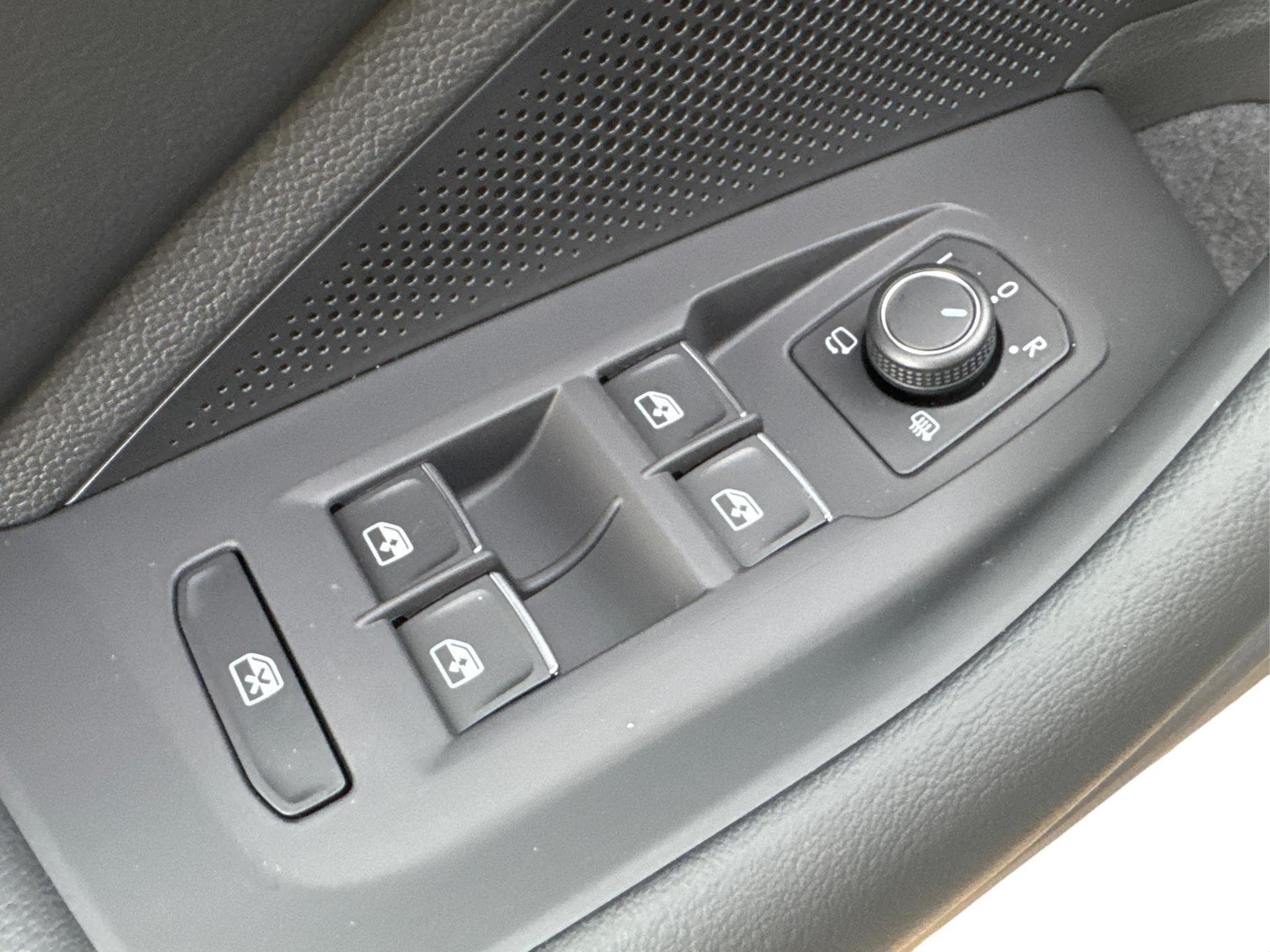 VW Passat Variant Business (2025) - Foto 17
