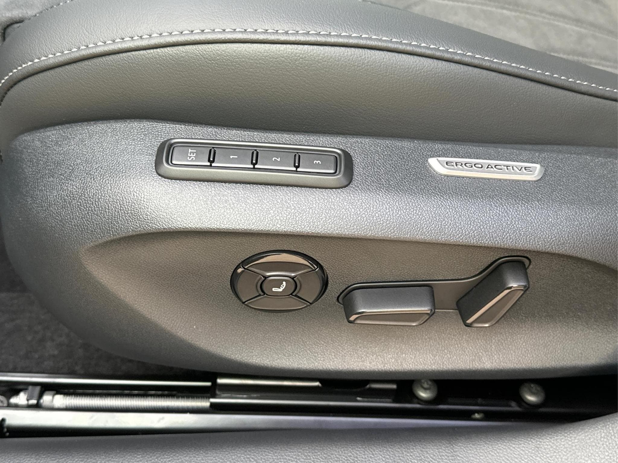 VW Passat Variant Business (2025) - Foto 15