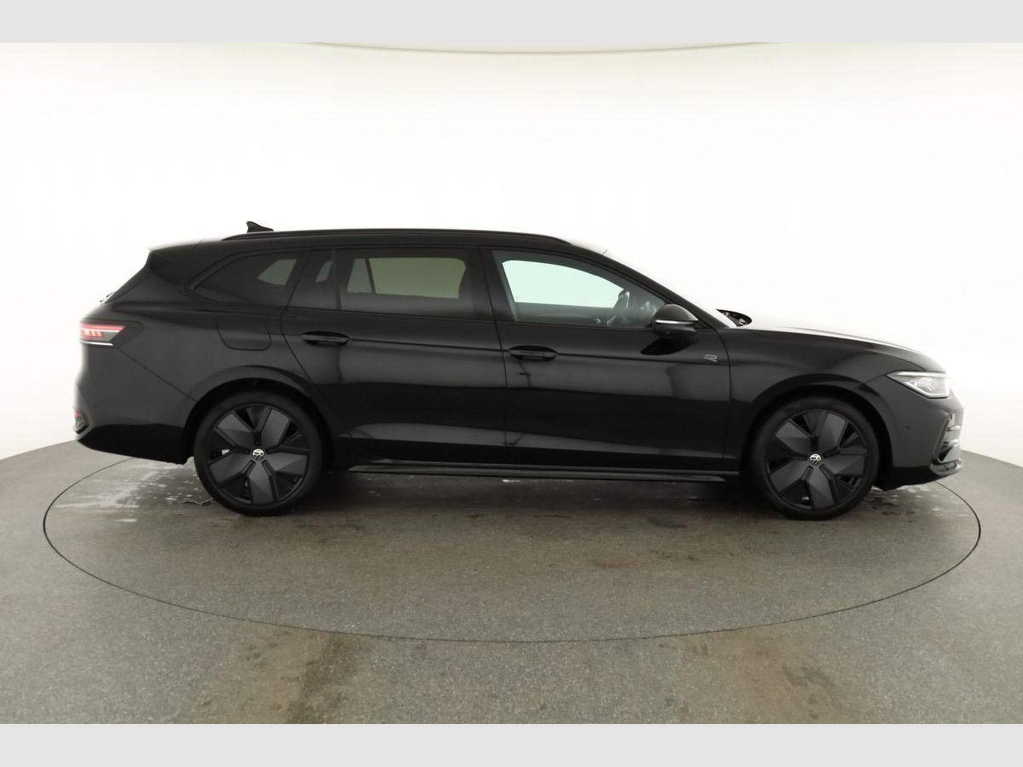 VW Passat Variant 2.0 TDI 142 kW 4Motion R-Line (2026) - Foto 22