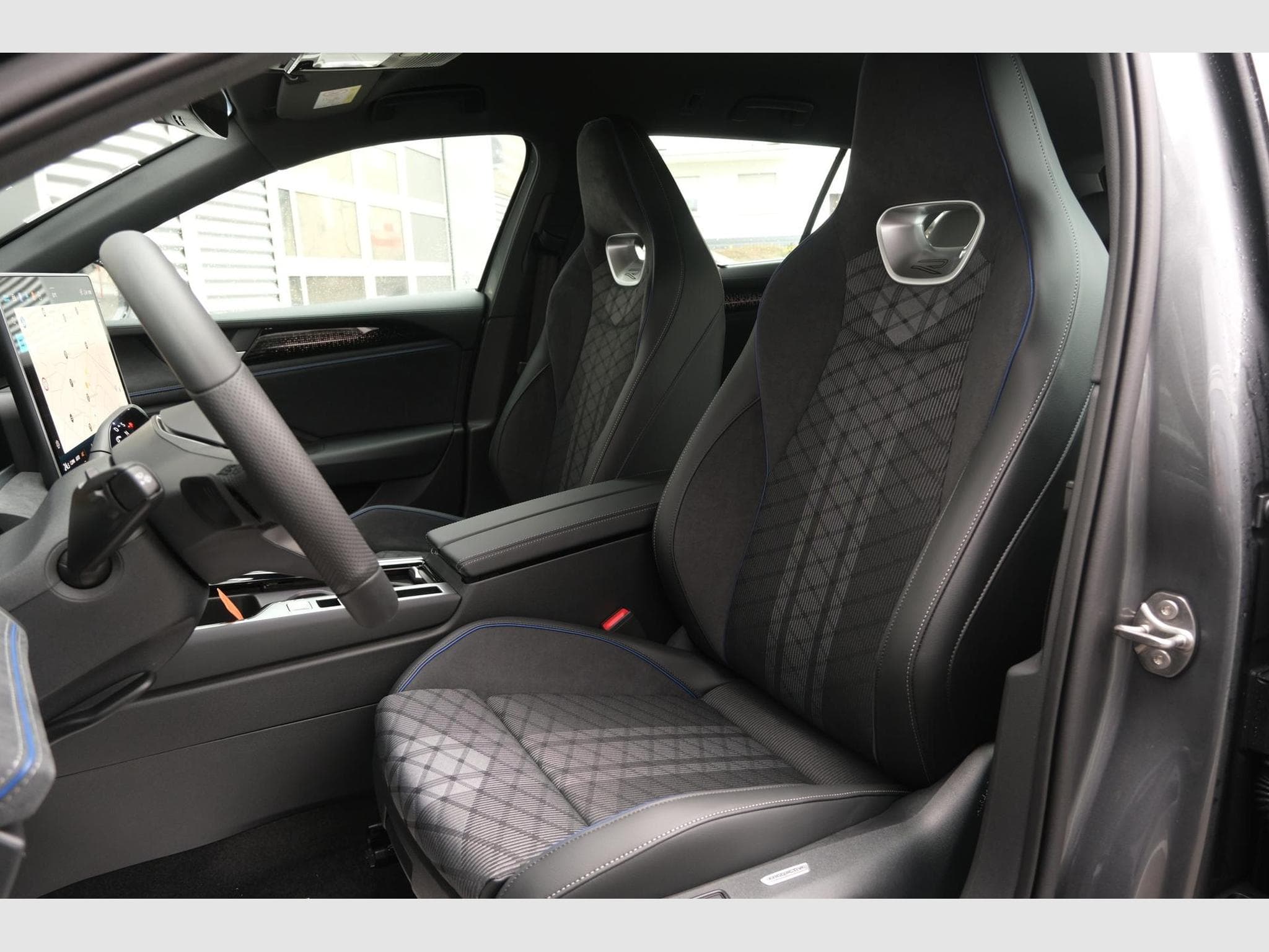 VW Passat Variant Var. 2.0 (2026) - Foto 25