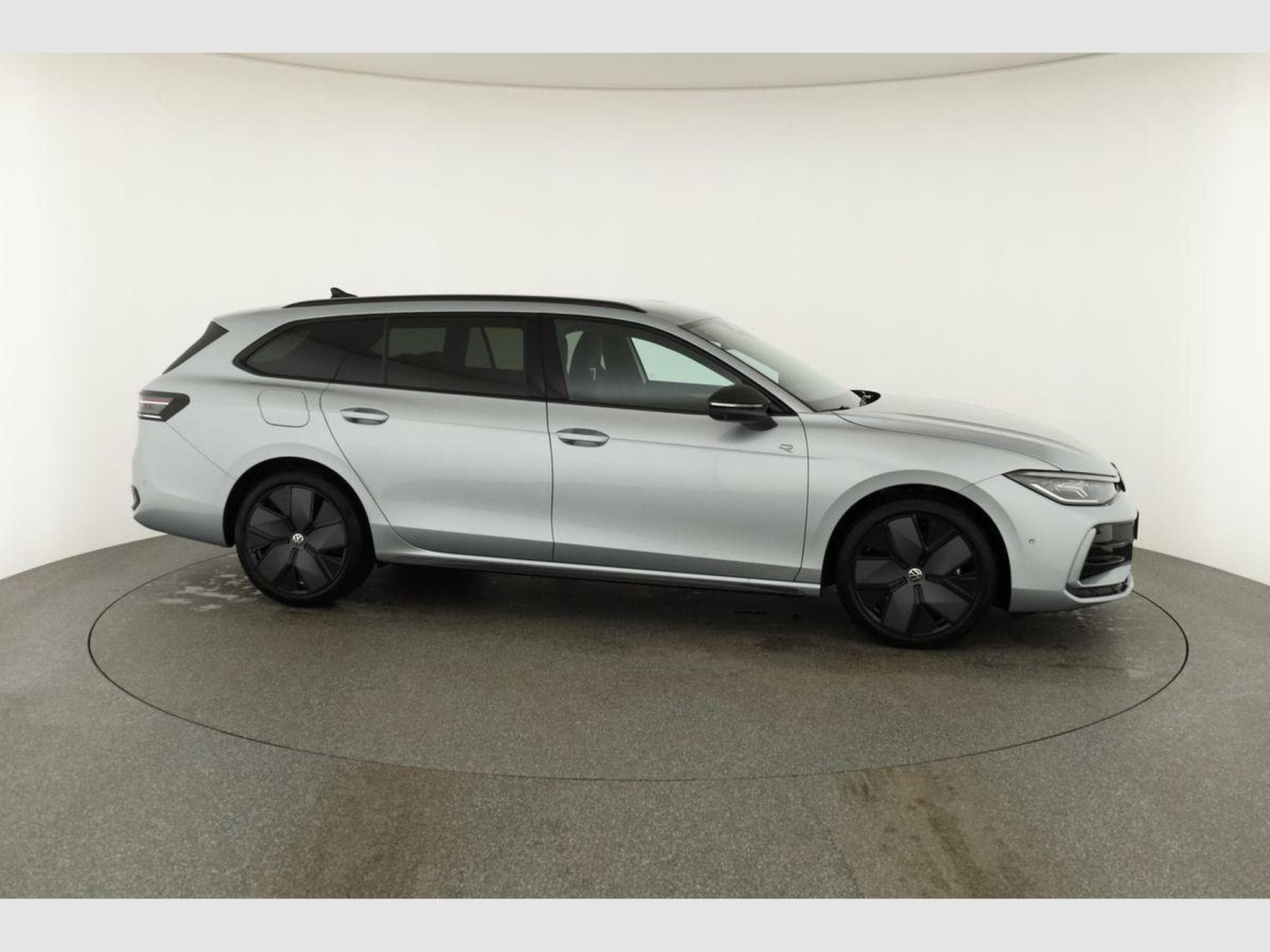 VW Passat Variant 2.0 TDI 142 kW 4Motion R-Line (2026) - Foto 23