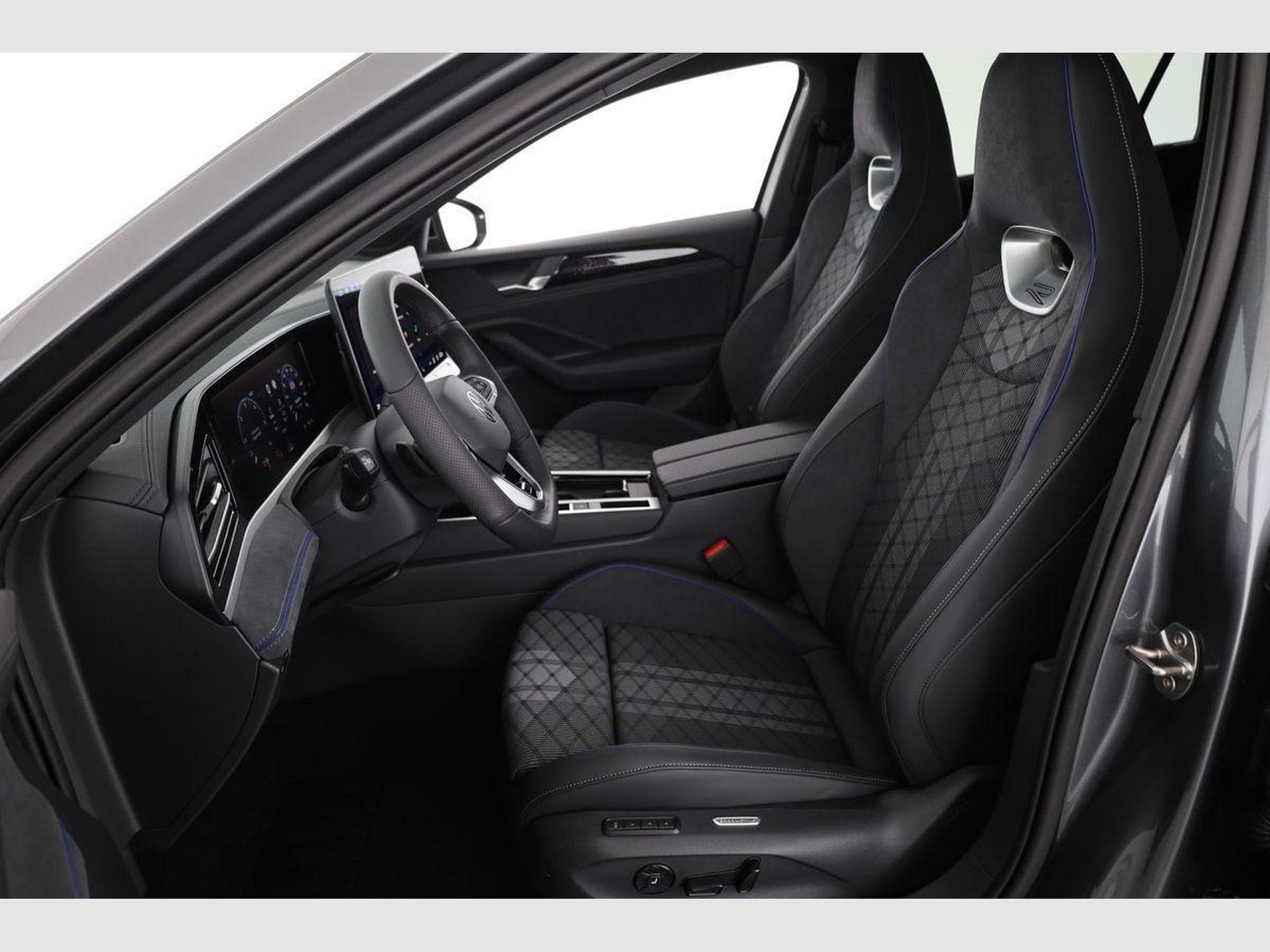 VW Passat Variant 2.0 TDI 142 kW 4Motion R-Line (2026) - Foto 10