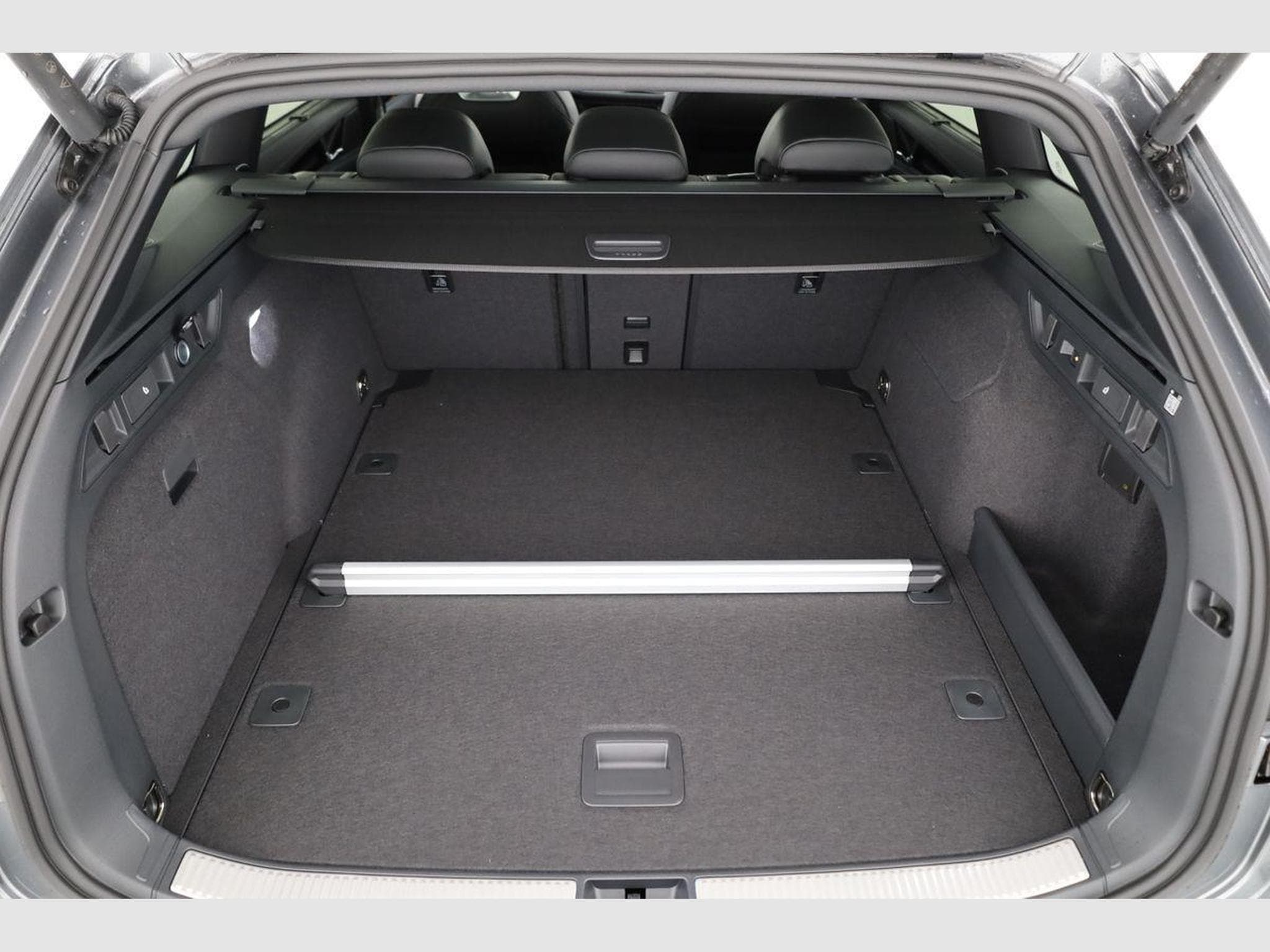 VW Passat Variant 2.0 TDI 142 kW 4Motion R-Line (2026) - Foto 12