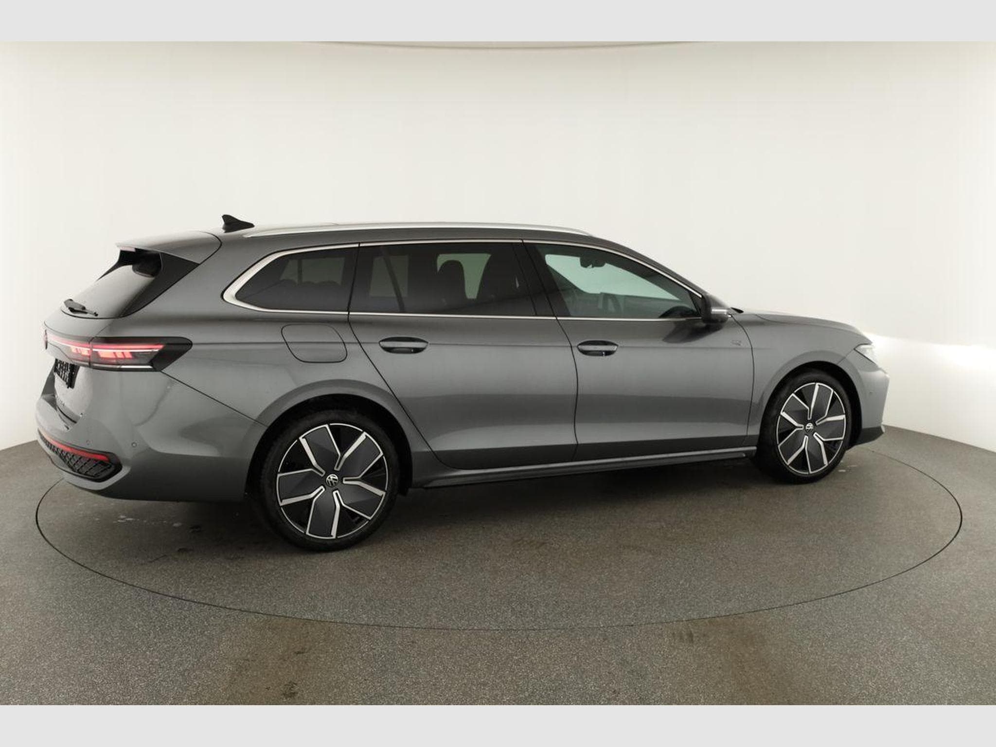 VW Passat Variant 2.0 TDI 142 kW 4Motion R-Line (2026) - Foto 21