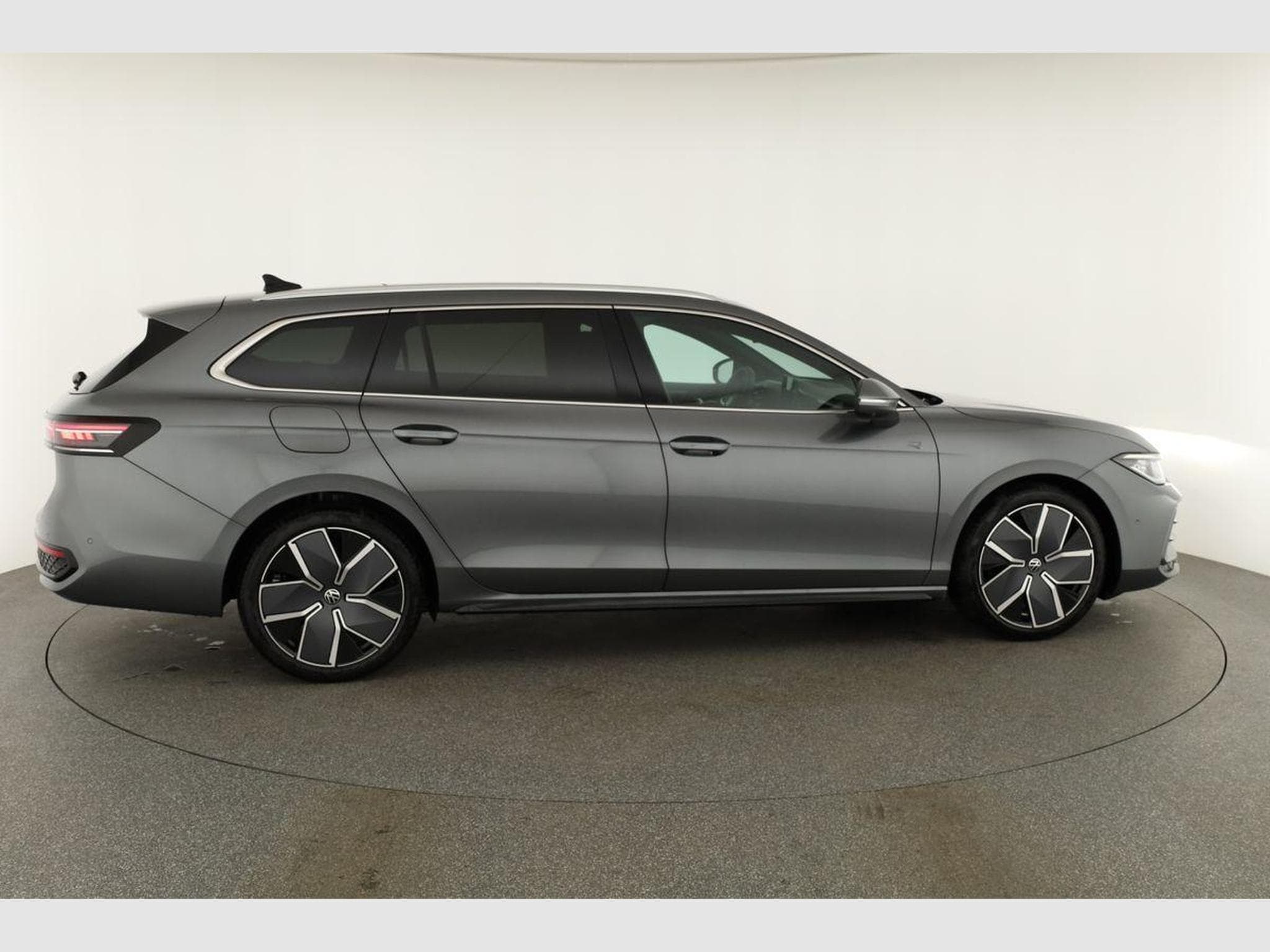 VW Passat Variant 2.0 TDI 142 kW 4Motion R-Line (2026) - Foto 22