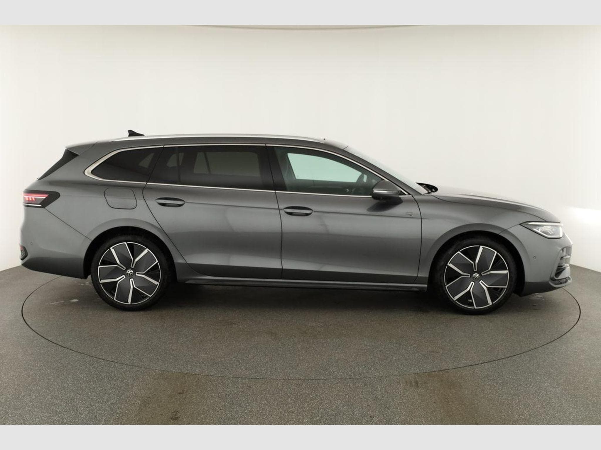 VW Passat Variant 2.0 TDI 142 kW 4Motion R-Line (2026) - Foto 23