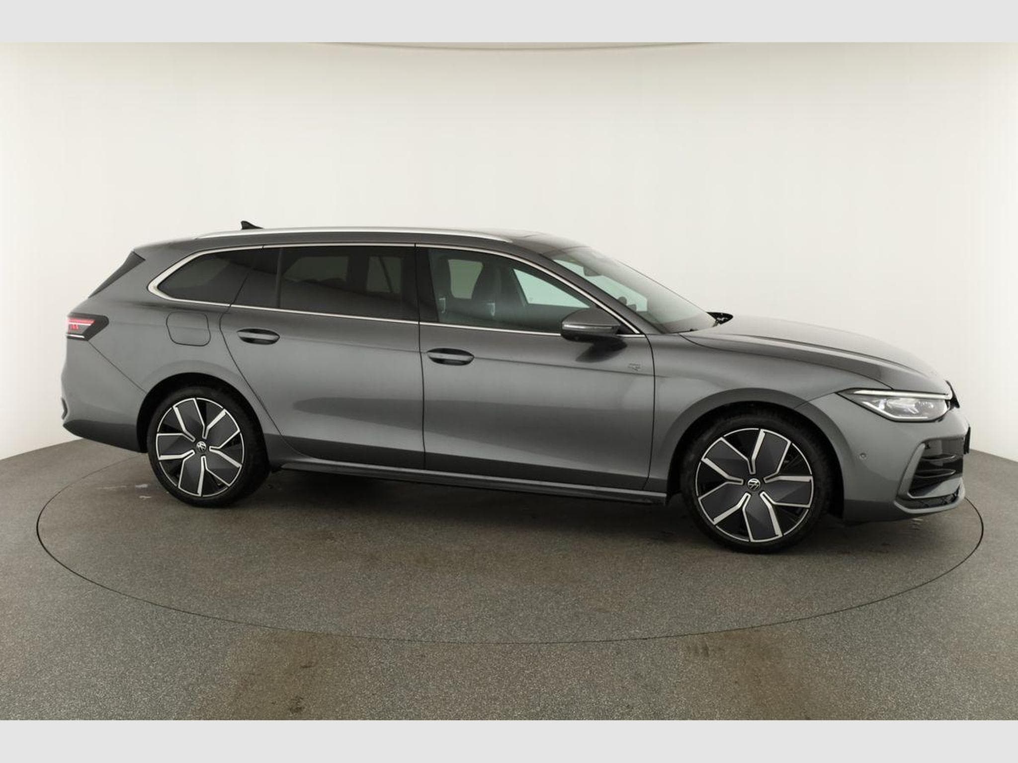 VW Passat Variant 2.0 TDI 142 kW 4Motion R-Line (2026) - Foto 24