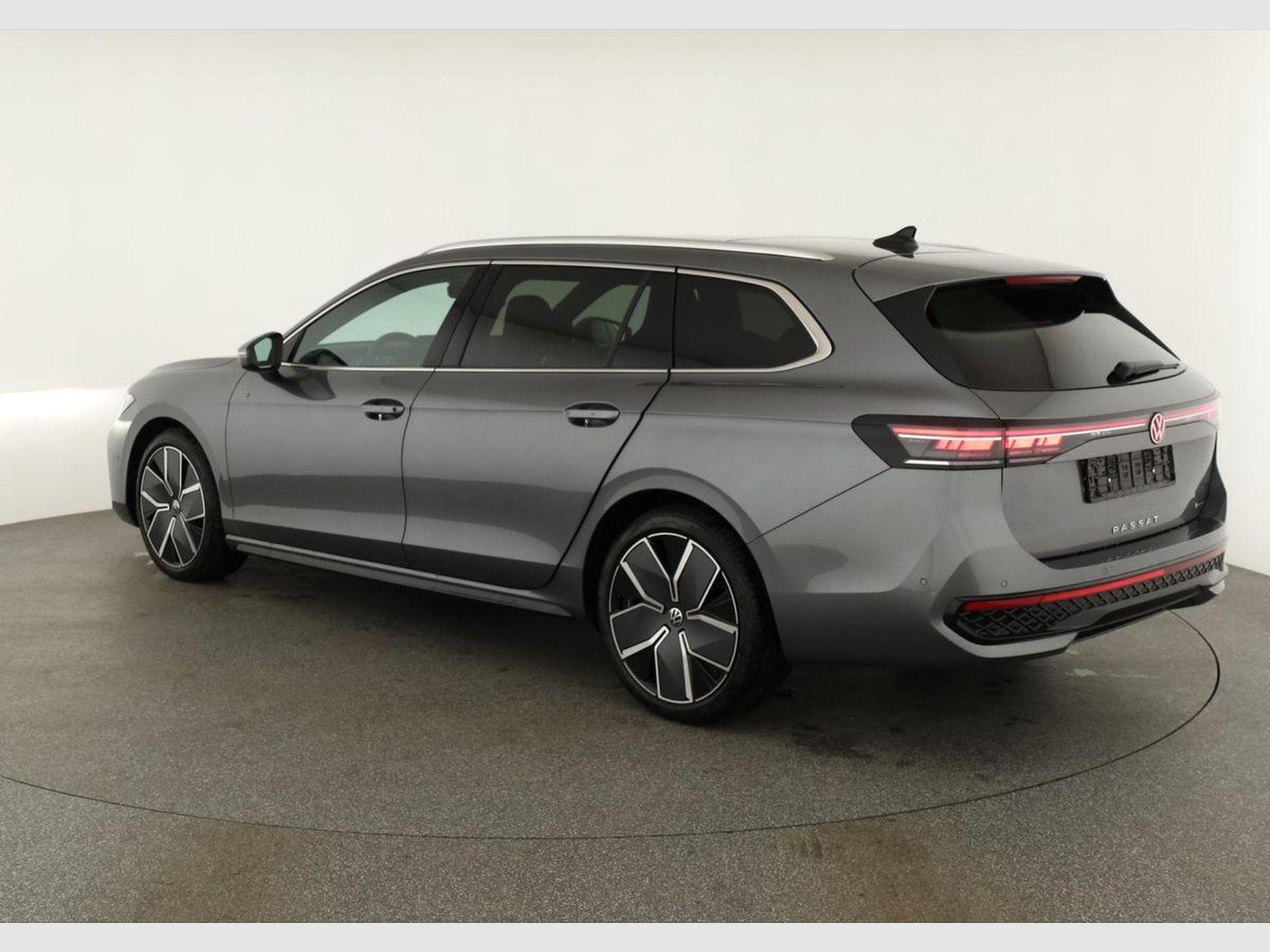 VW Passat Variant 2.0 TDI 142 kW 4Motion R-Line (2026) - Foto 3