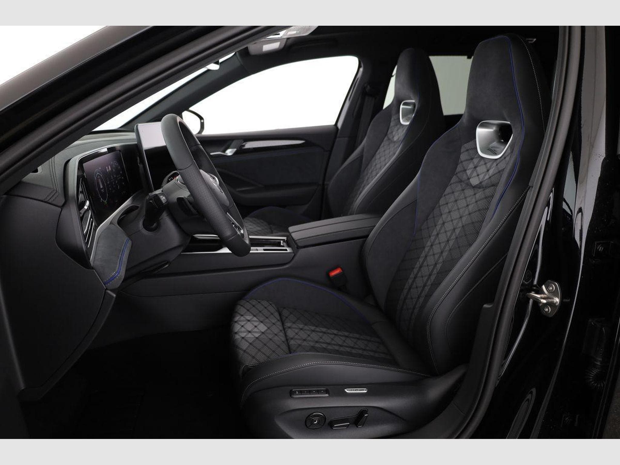 VW Passat Variant 2.0 TDI 142 kW 4Motion R-Line (2026) - Foto 10