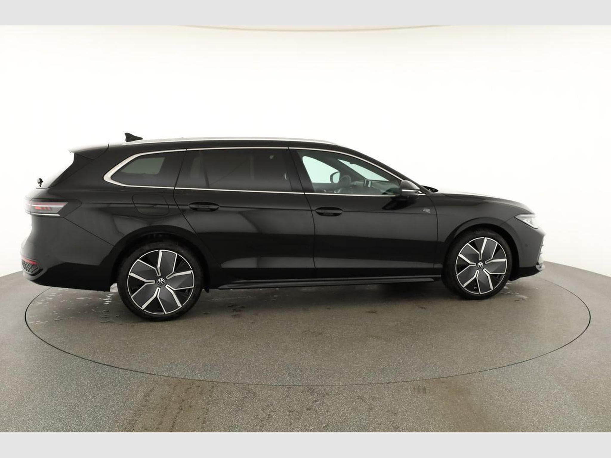 VW Passat Variant 2.0 TDI 142 kW 4Motion R-Line (2026) - Foto 22