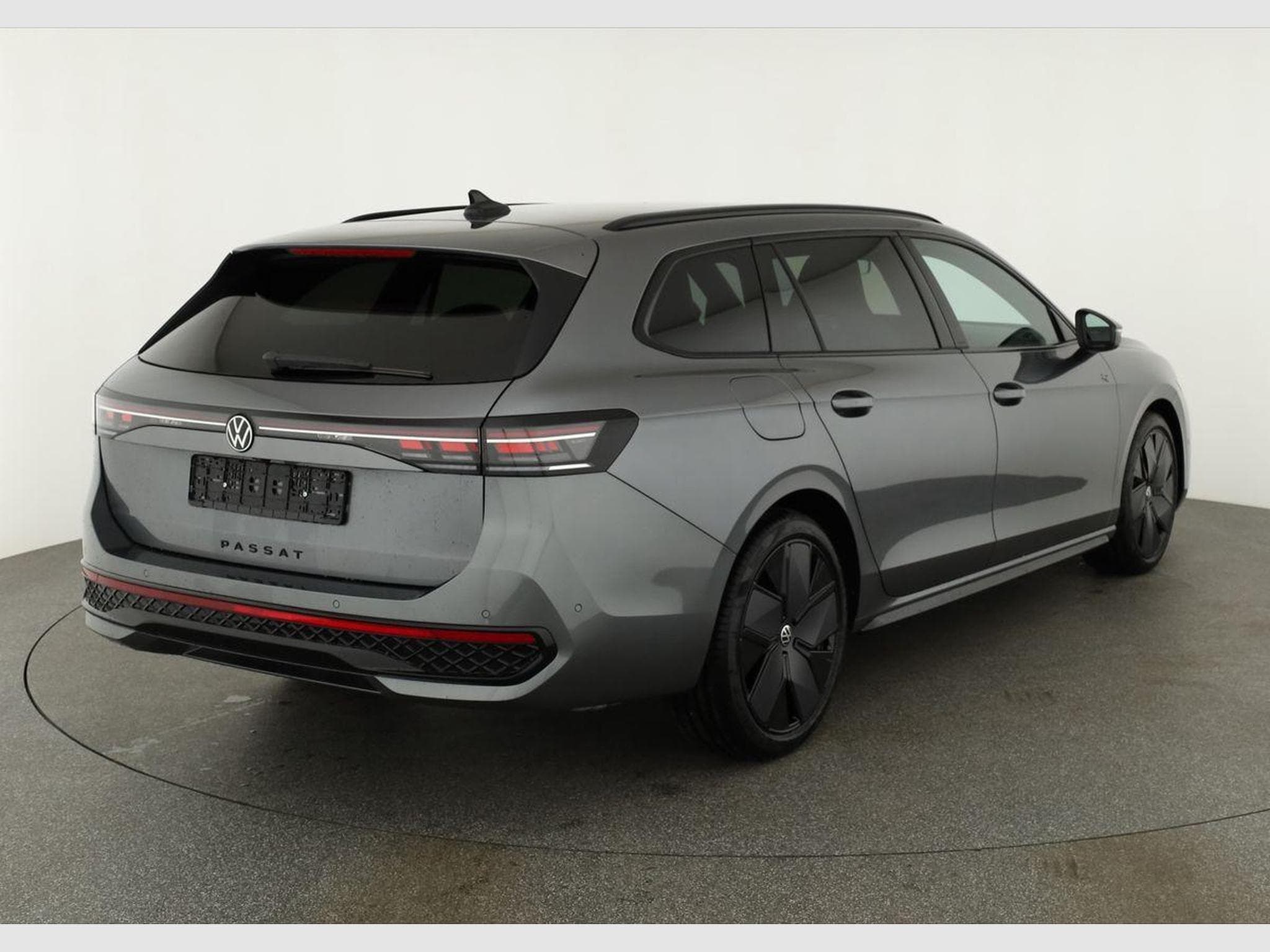 VW Passat Variant 2.0 TSI 195 kW 4Motion R-Line (2026) - Foto 2