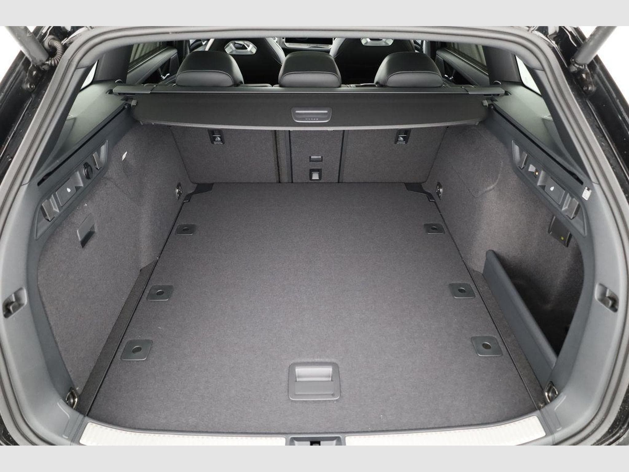 VW Passat Variant 2.0 TDI 142 kW 4Motion R-Line (2026) - Foto 12