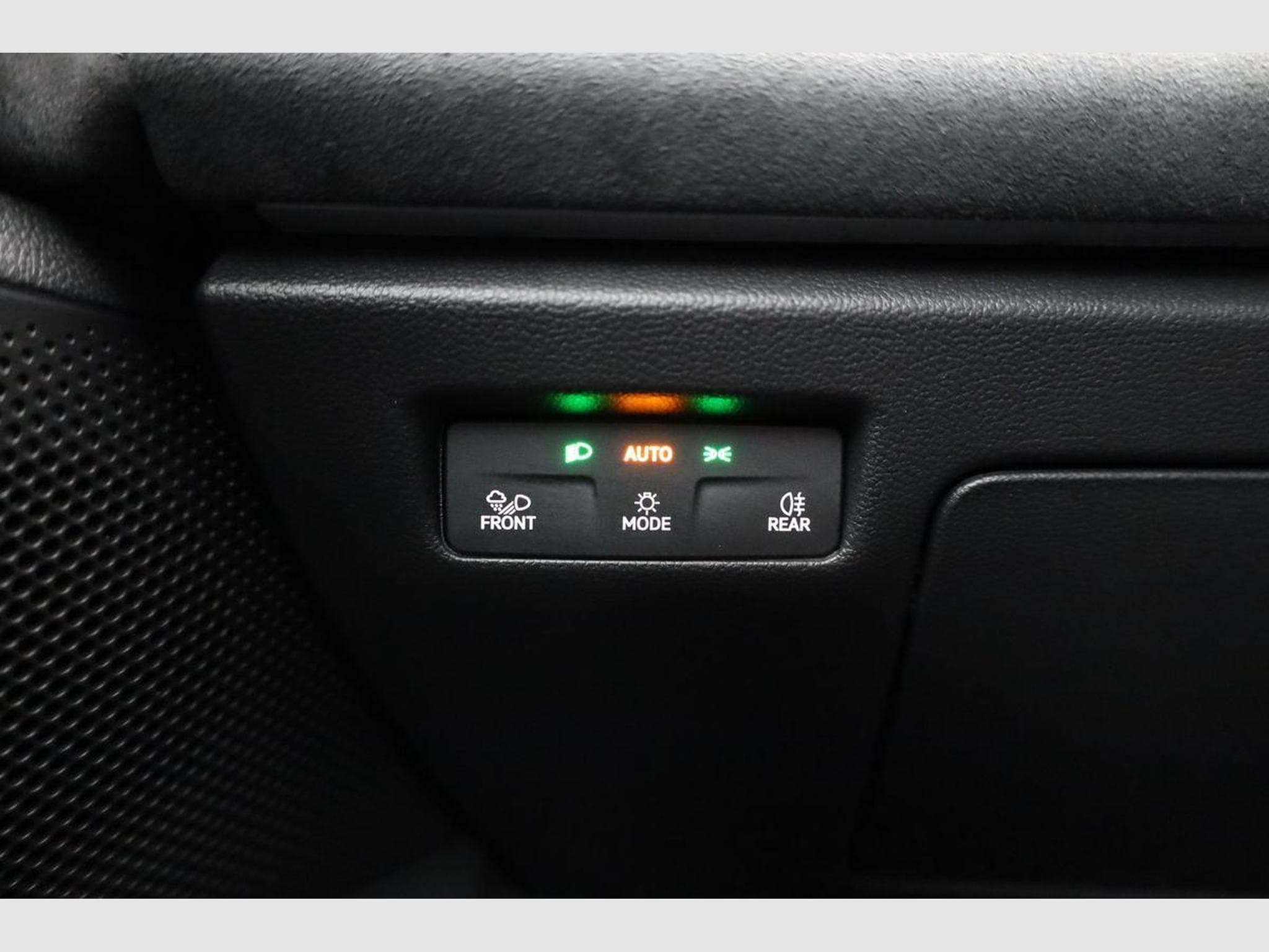 VW Passat Variant 2.0 TDI 142 kW 4Motion R-Line (2026) - Foto 8