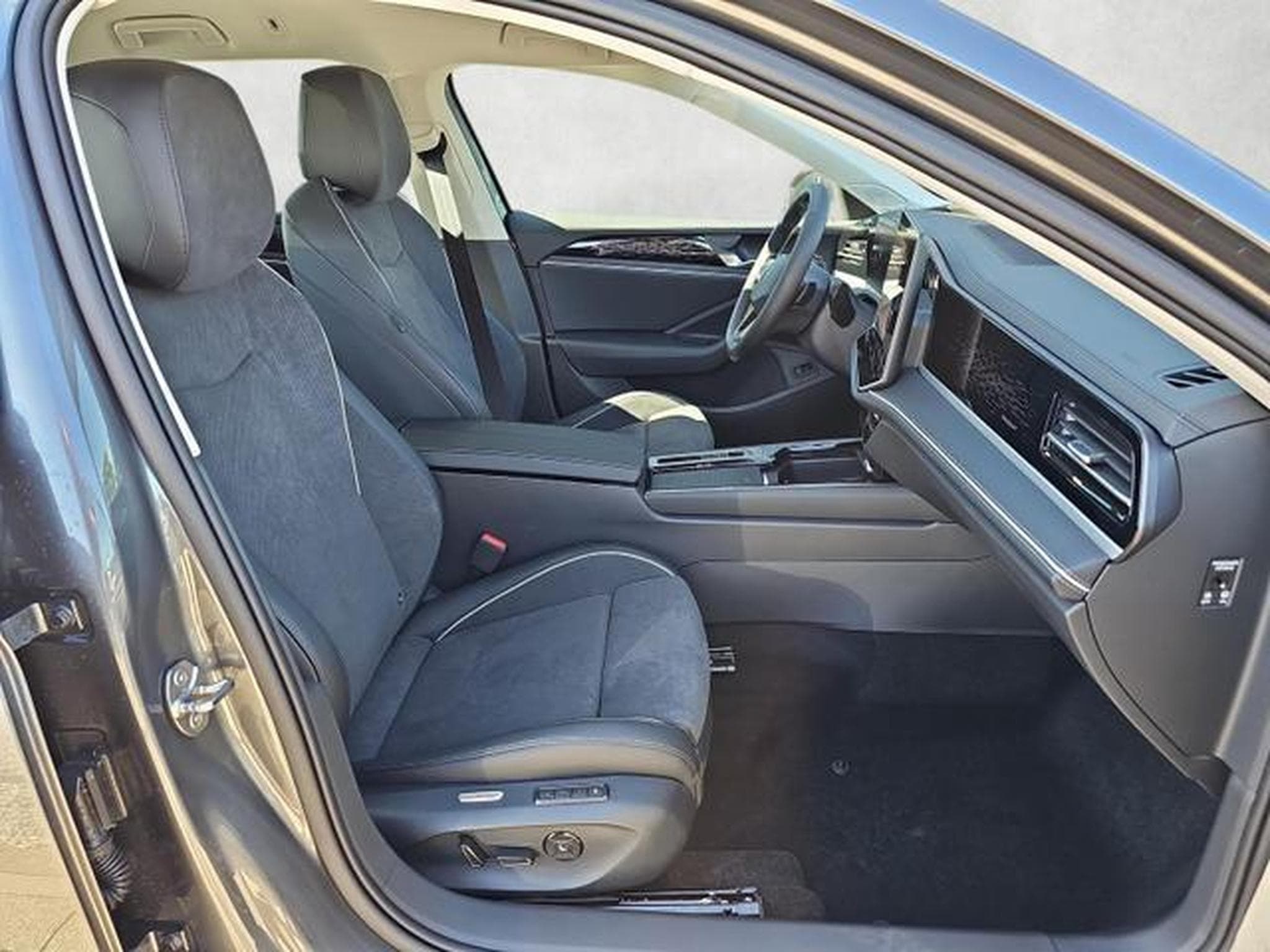 VW Passat Variant 2.0 TDI 110 kW Elegance (2026) - Photo 10