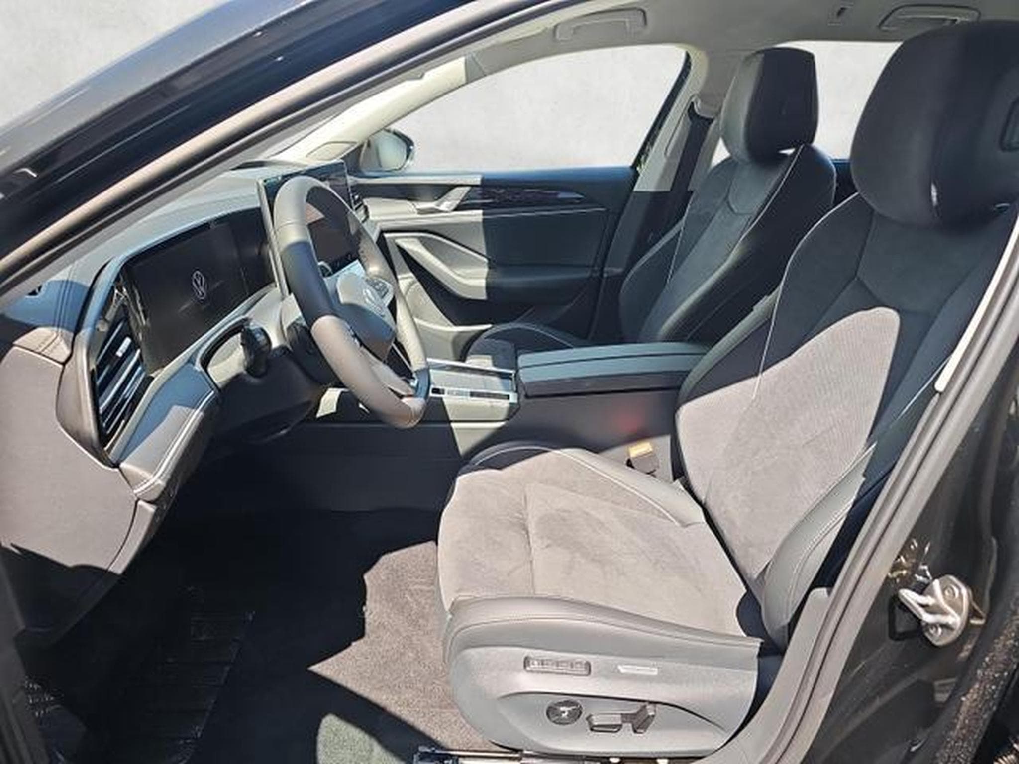 VW Passat Variant 2.0 TDI 110 kW Elegance (2026) - Photo 9