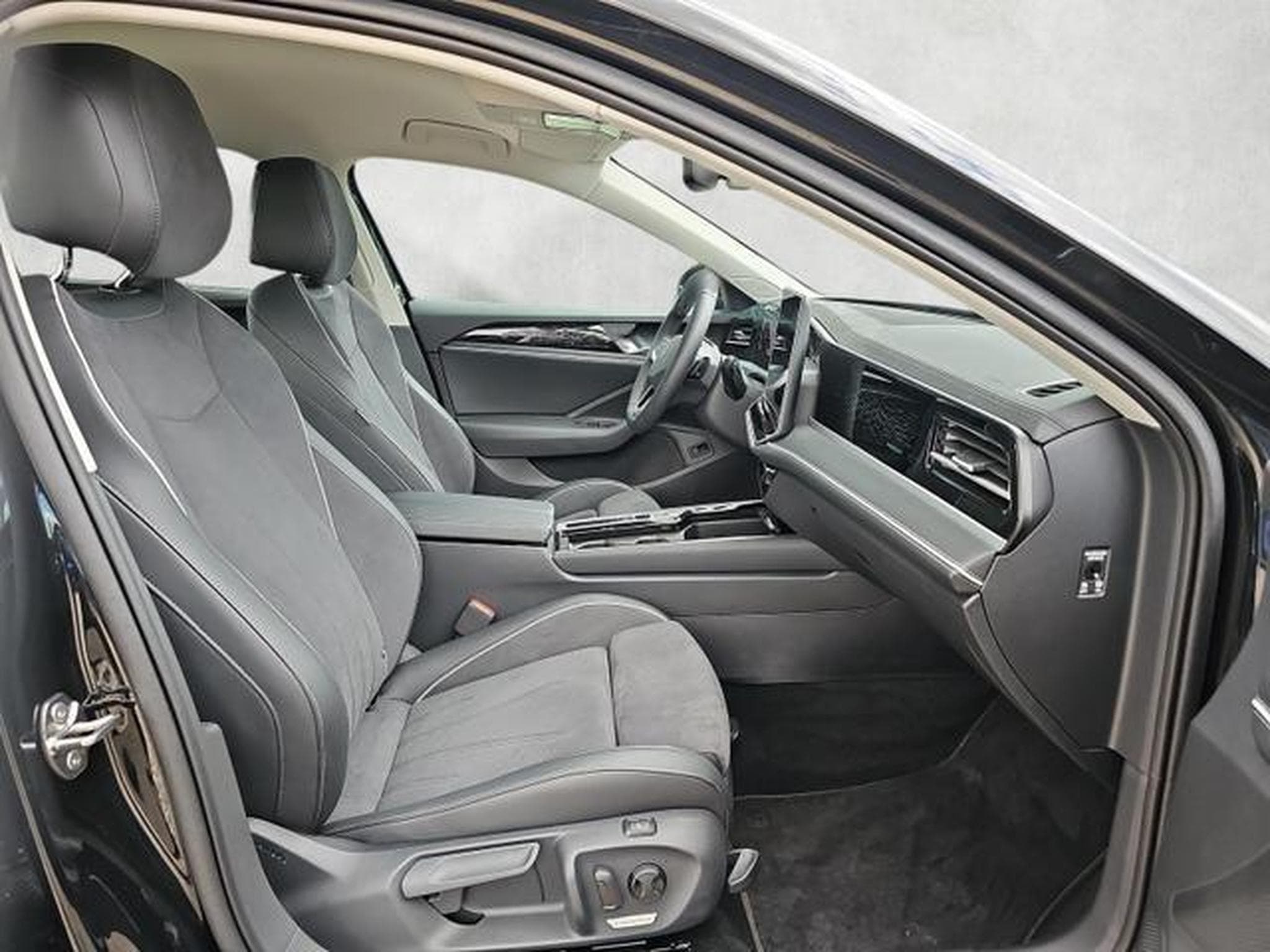 VW Passat Variant 2.0 TDI 110 kW Elegance (2024) - Photo 10