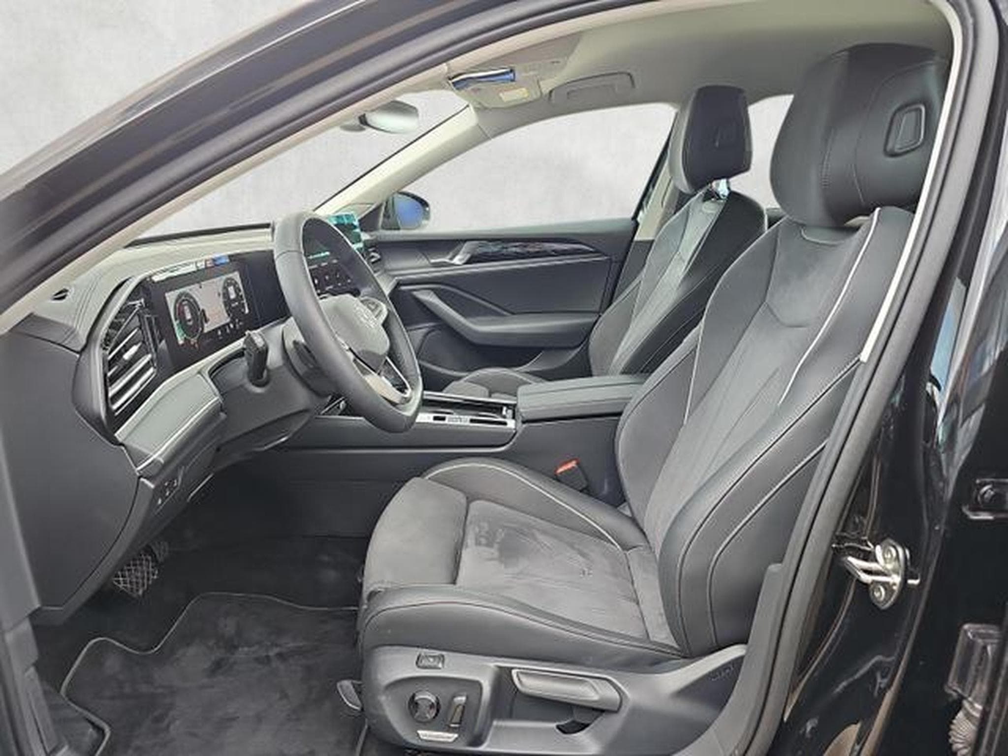 VW Passat Variant 2.0 TDI 110 kW Elegance (2024) - Photo 9