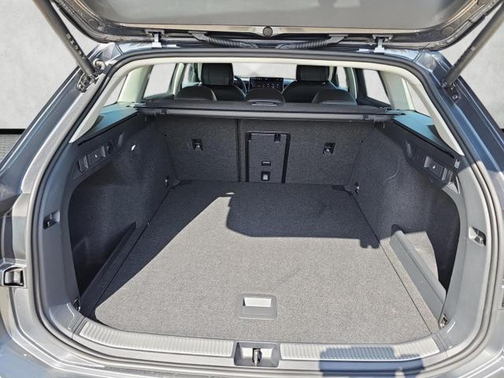 VW Passat Variant 2.0 TDI 110 kW Elegance (2025) - Photo 14