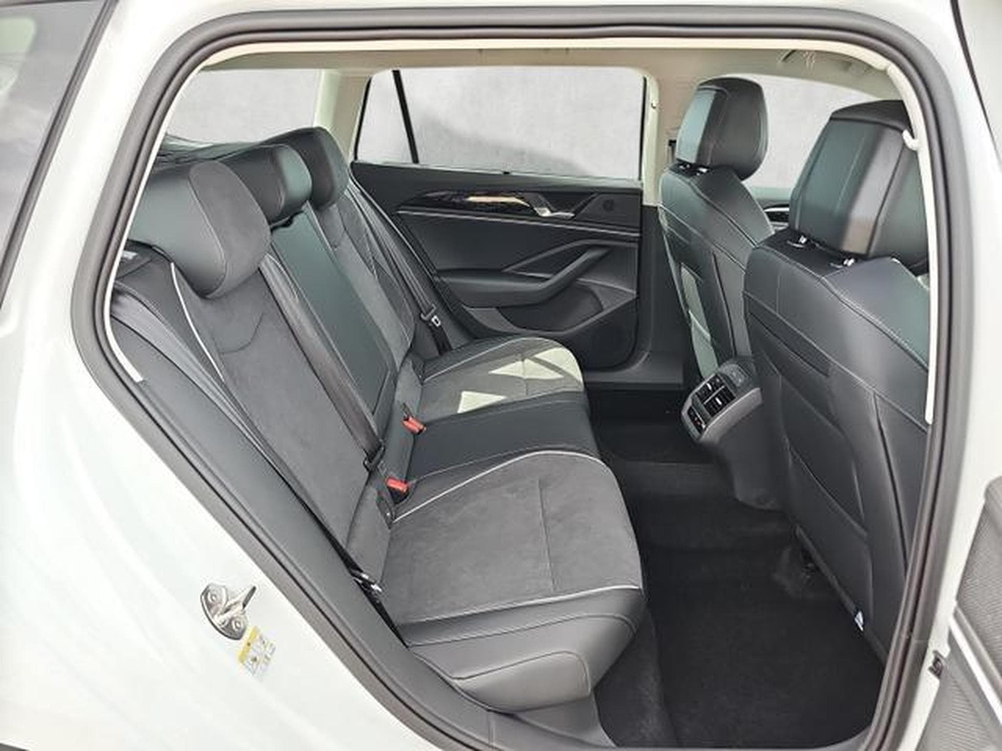 VW Passat Variant 2.0 TDI 110 kW Elegance (2026) - Foto 13