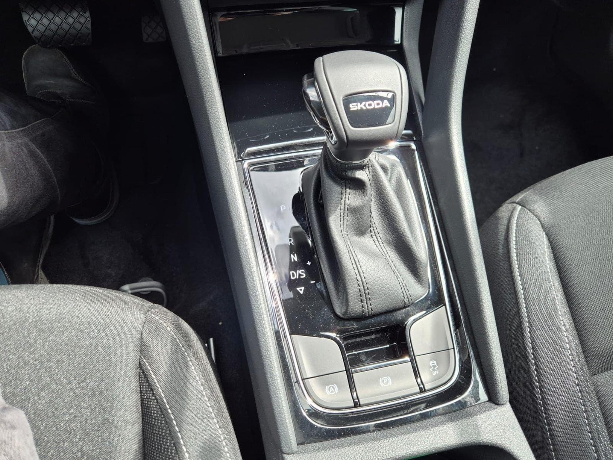 Skoda Karoq 1.5 TSI 150PS (2026) - Foto 24