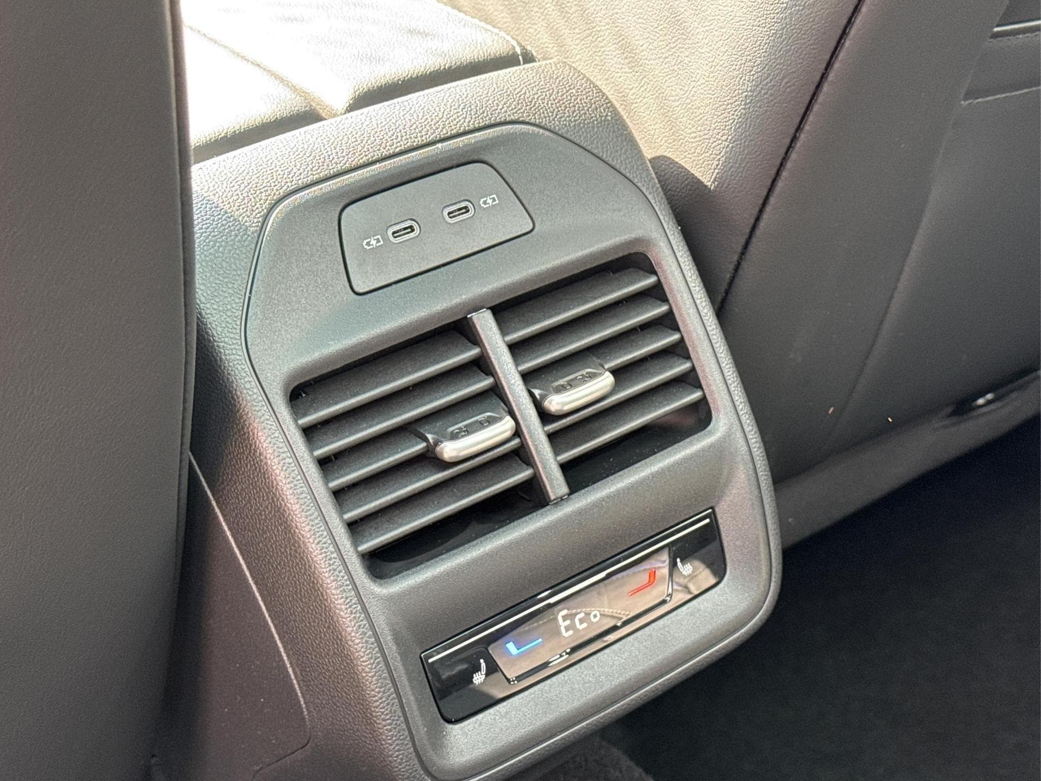VW Passat Variant R-Line Edition Plus (2026) - Foto 19
