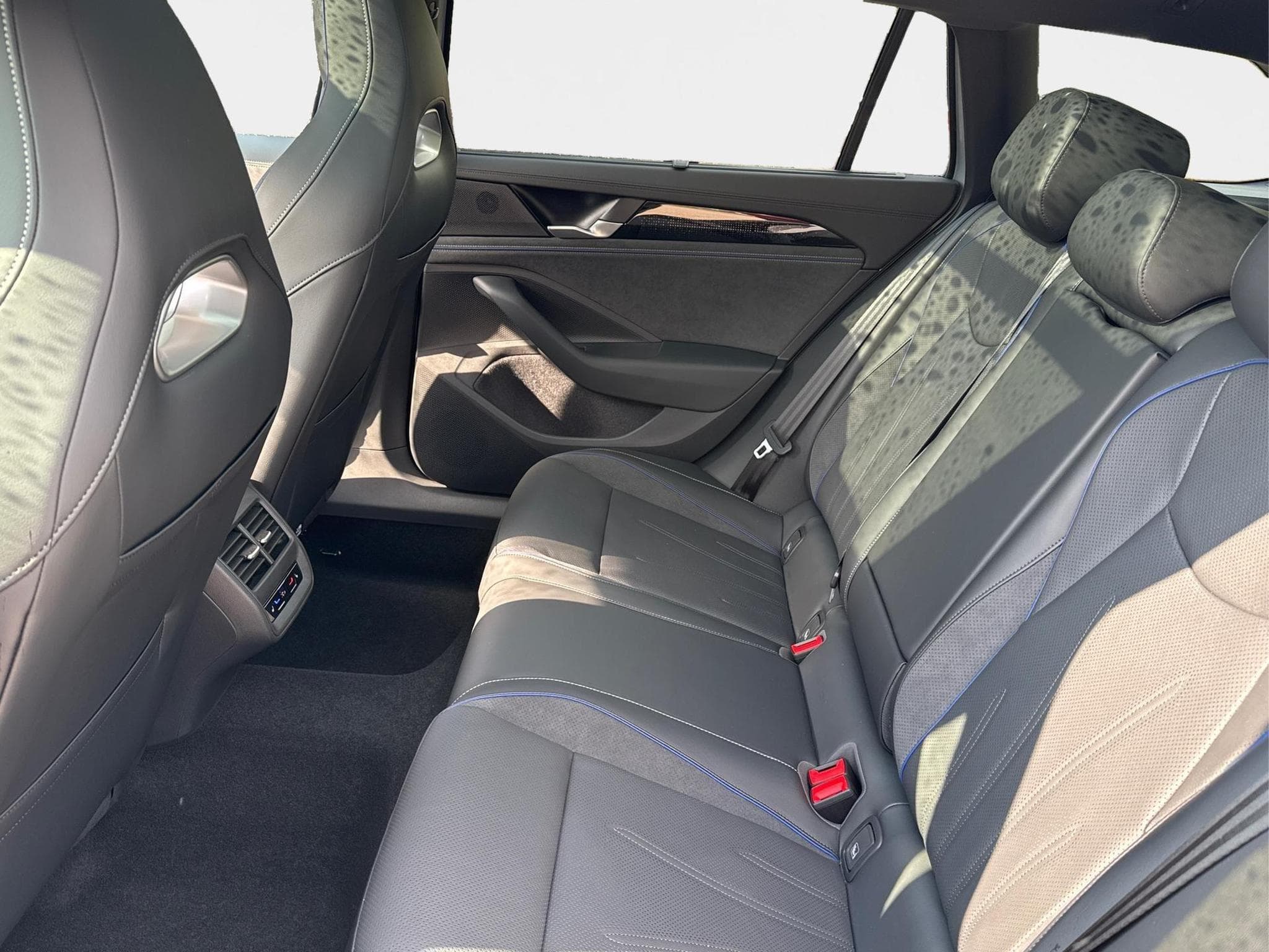 VW Passat Variant R-Line Edition Plus (2026) - Foto 18