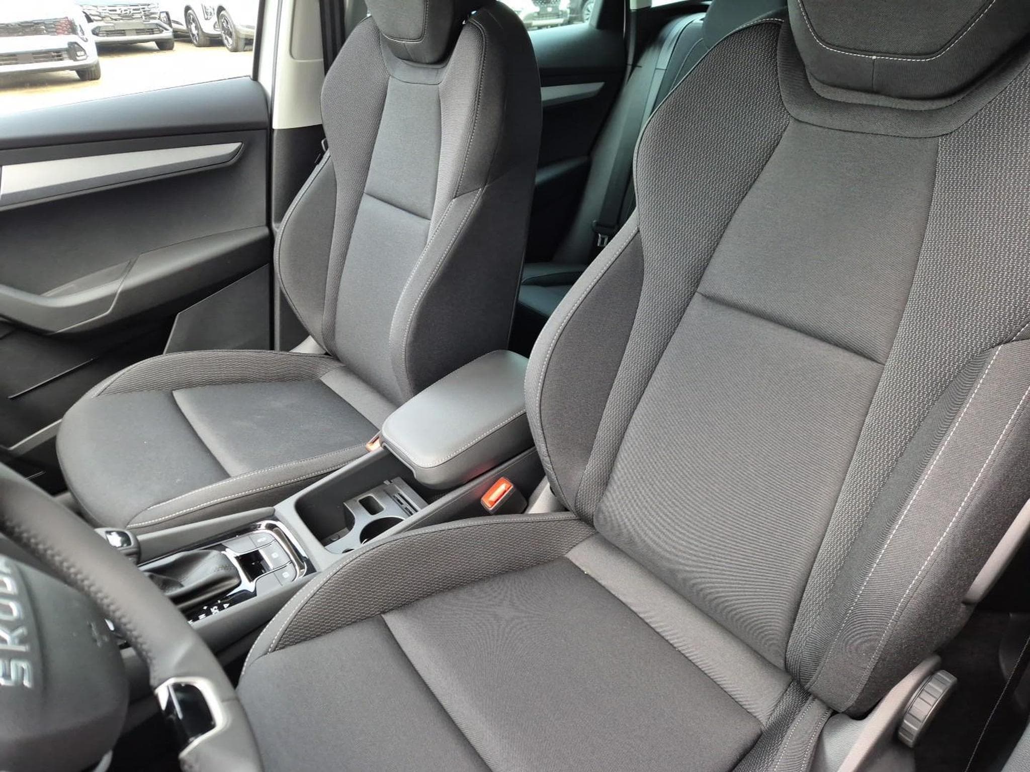 Skoda Karoq 1.5 TSI 150PS (2026) - Foto 12