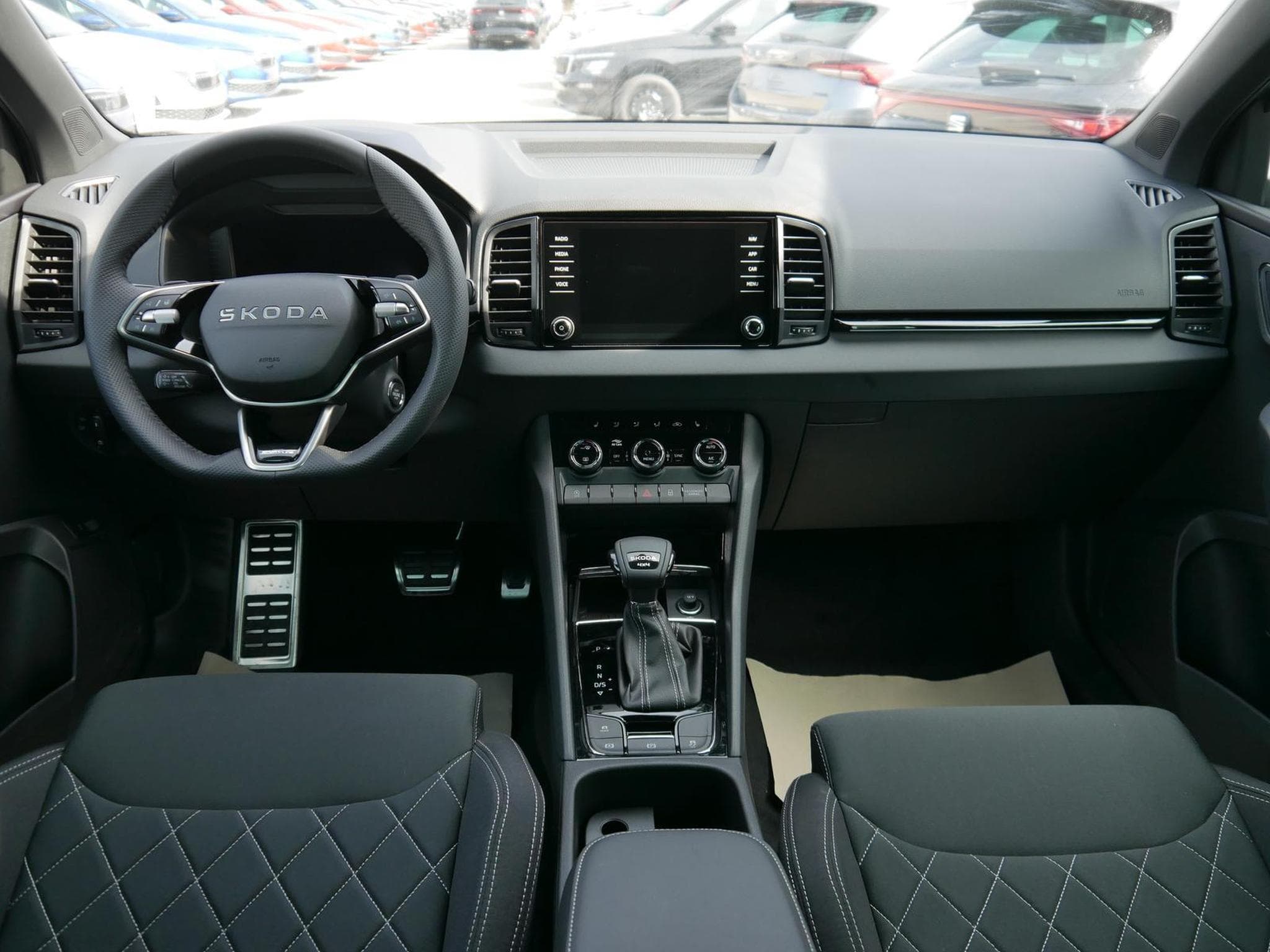 Skoda Karoq Sportline 2.0 TSI 4x4 DSG (2026) - Foto 10