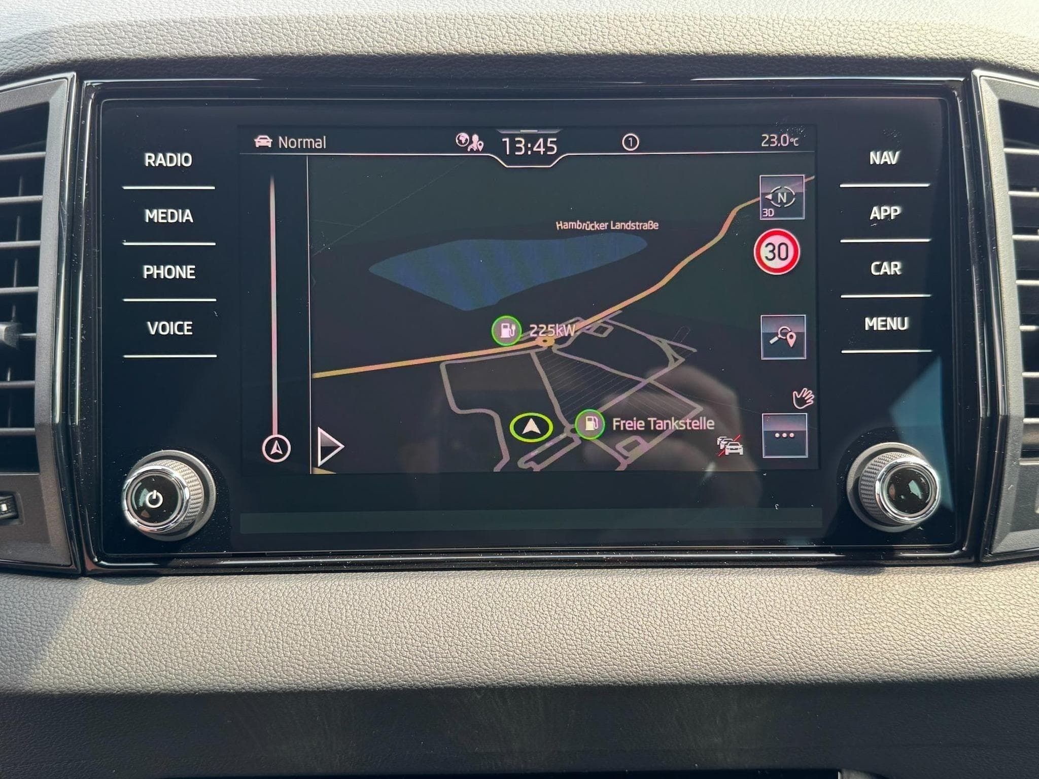 Skoda Karoq Sportline (2026) - Foto 24
