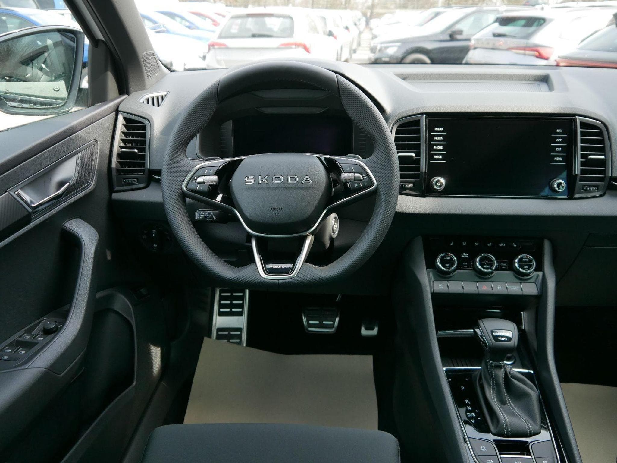 Skoda Karoq Sportline 2.0 TSI 4x4 DSG (2026) - Foto 10