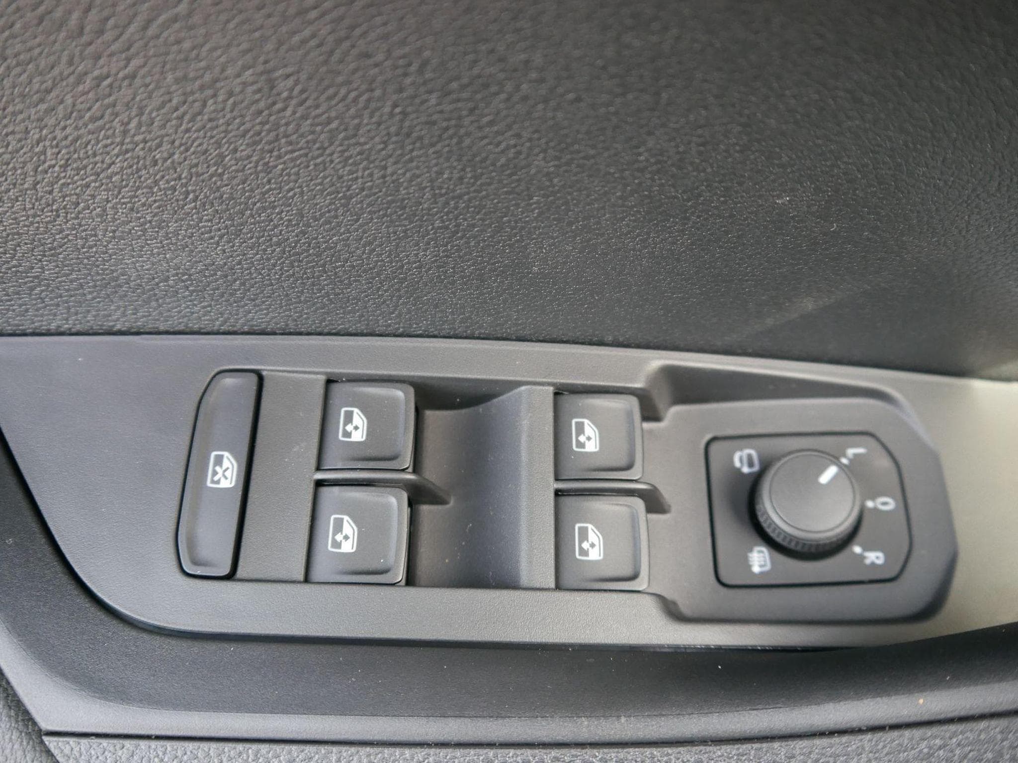 Skoda Karoq Sportline 2.0 TSI 4x4 DSG (2026) - Foto 8