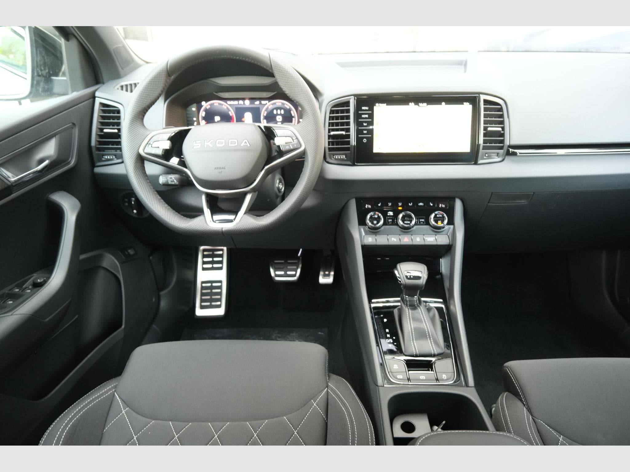 Skoda Karoq 1.5 TSI DSG (2026) - Foto 9