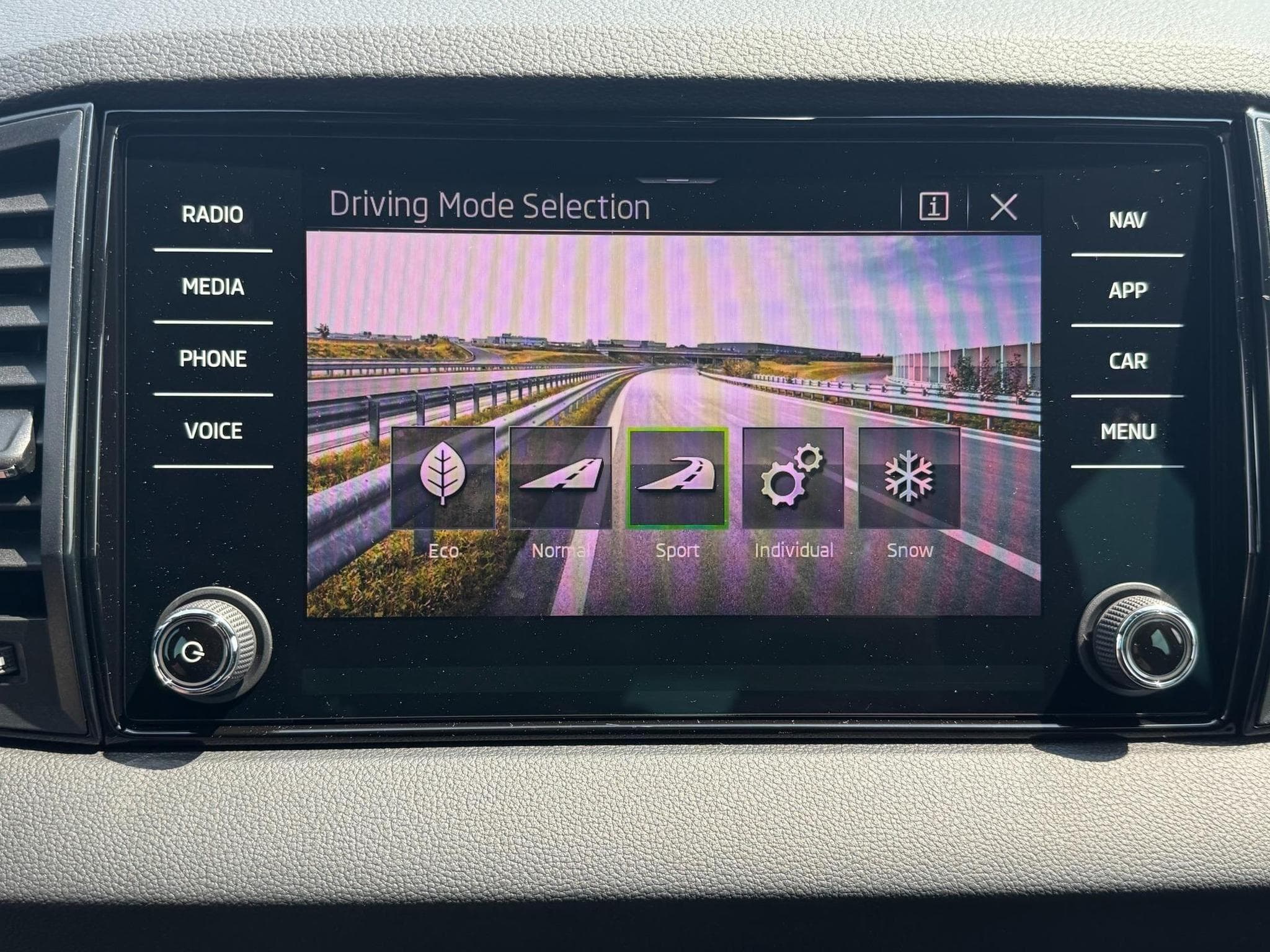 Skoda Karoq Sportline (2026) - Foto 19