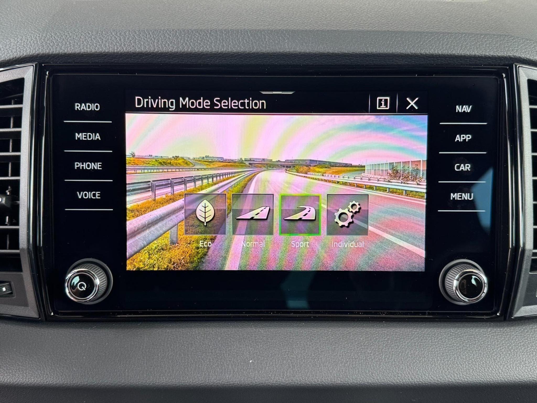 Skoda Karoq Sportline (2026) - Foto 19
