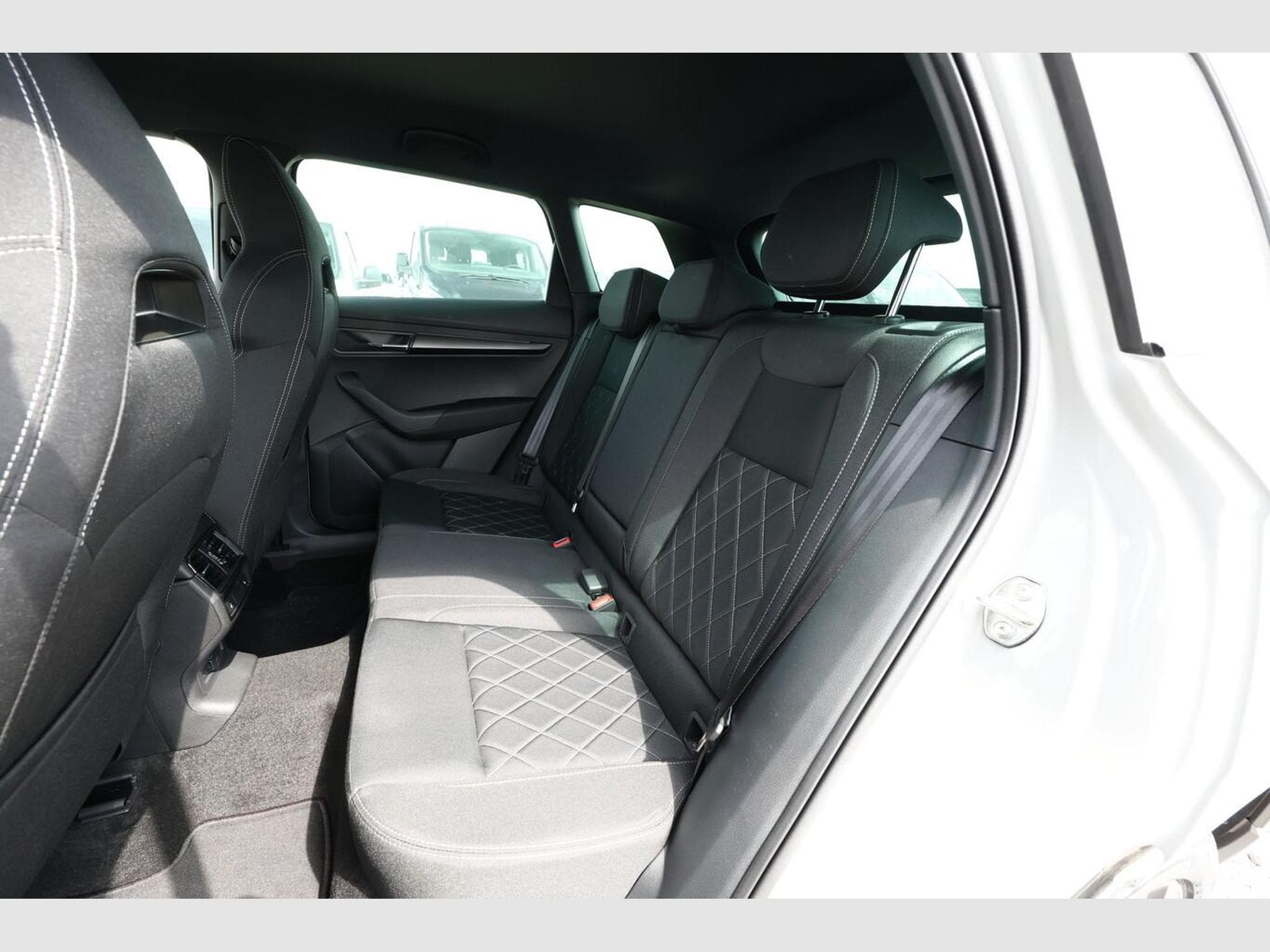 Skoda Karoq Sportline (2026) - Foto 10