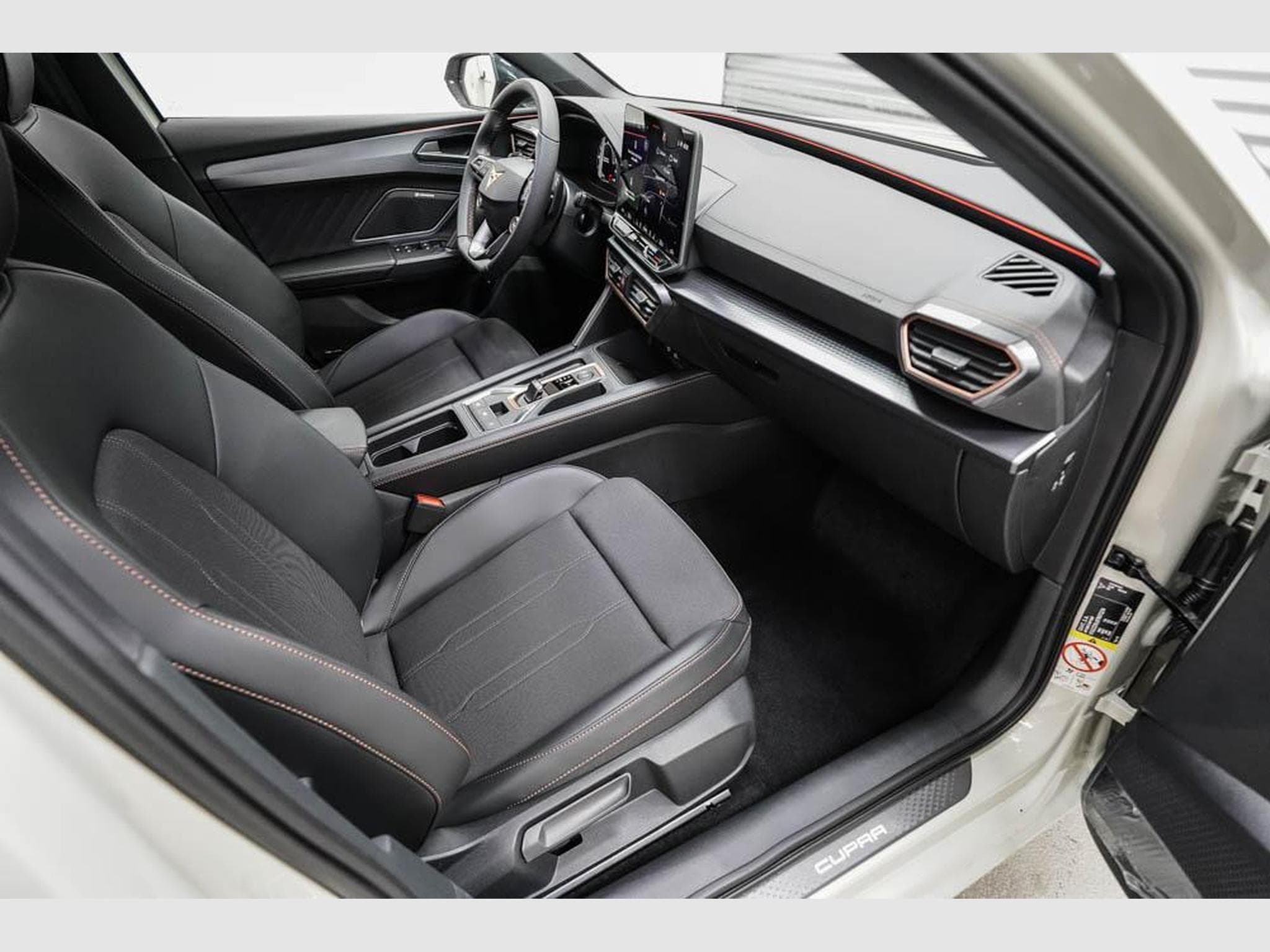 Cupra Leon ST 1,5 eTSI (2026) - Foto 21