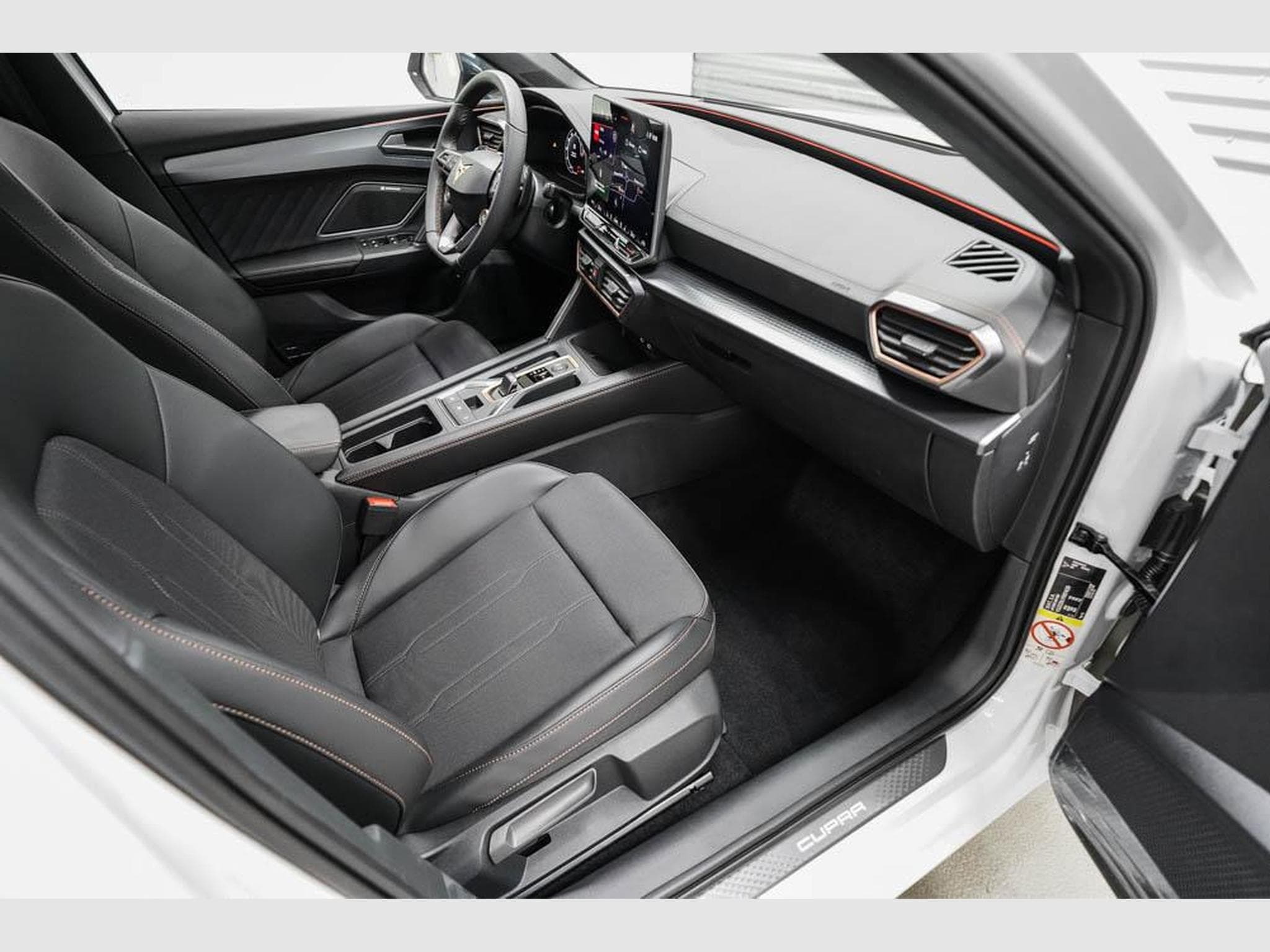 Cupra Leon ST 1,5 eTSI (2026) - Foto 21