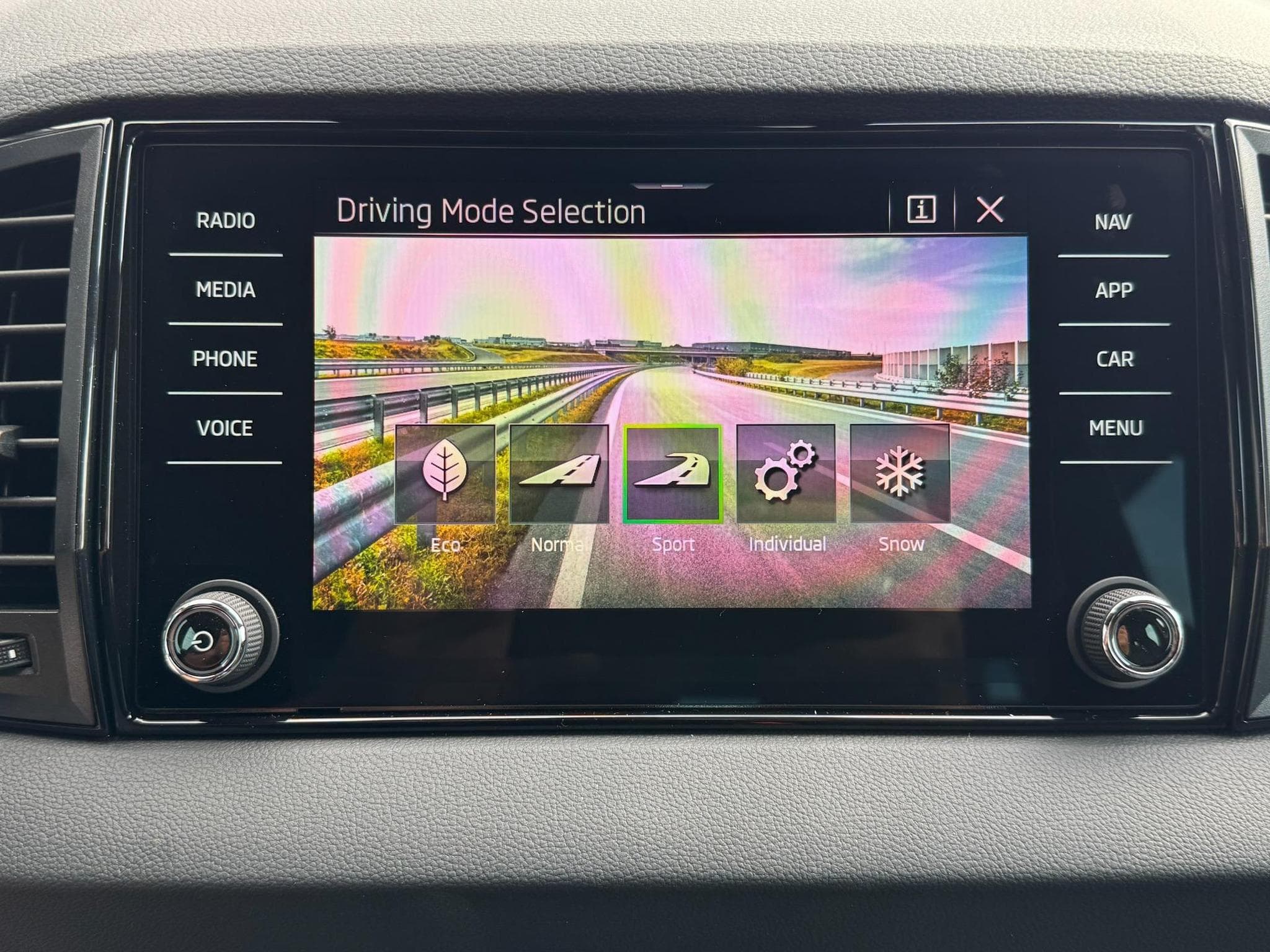 Skoda Karoq Sportline (2026) - Foto 23
