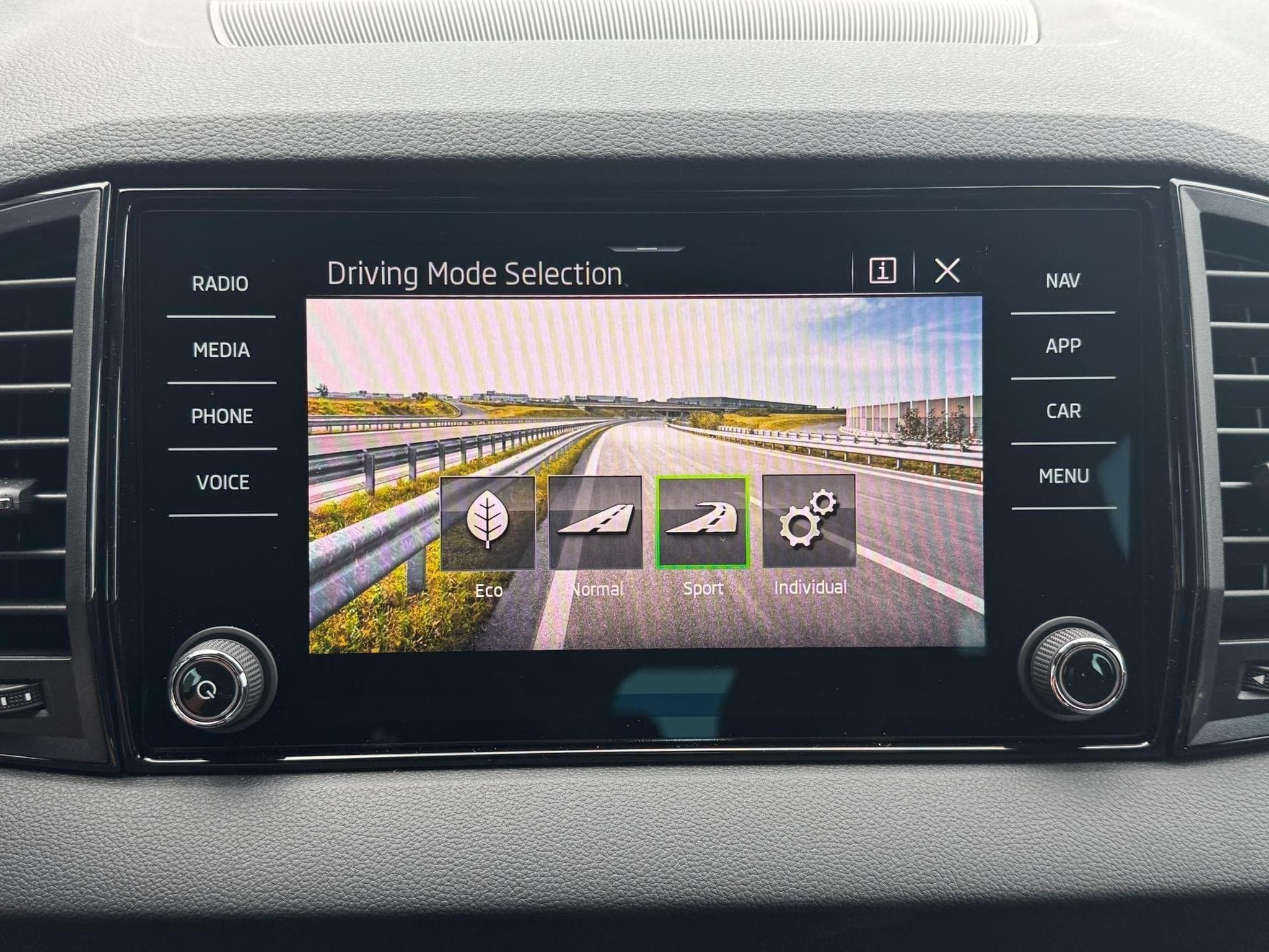 Skoda Karoq Sportline (2026) - Foto 23