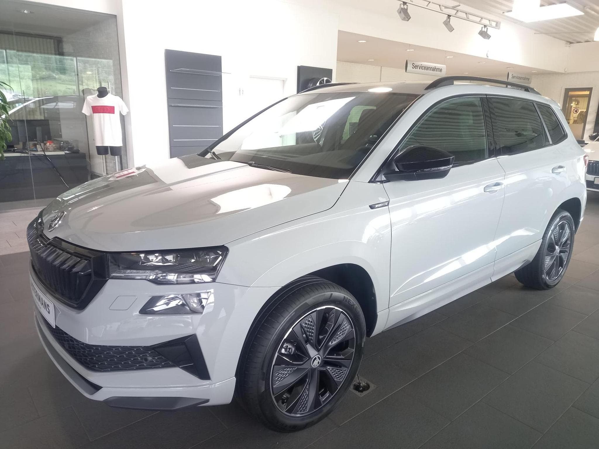 Skoda Karoq Sportline 1.5 TSI (2026) - Foto 1