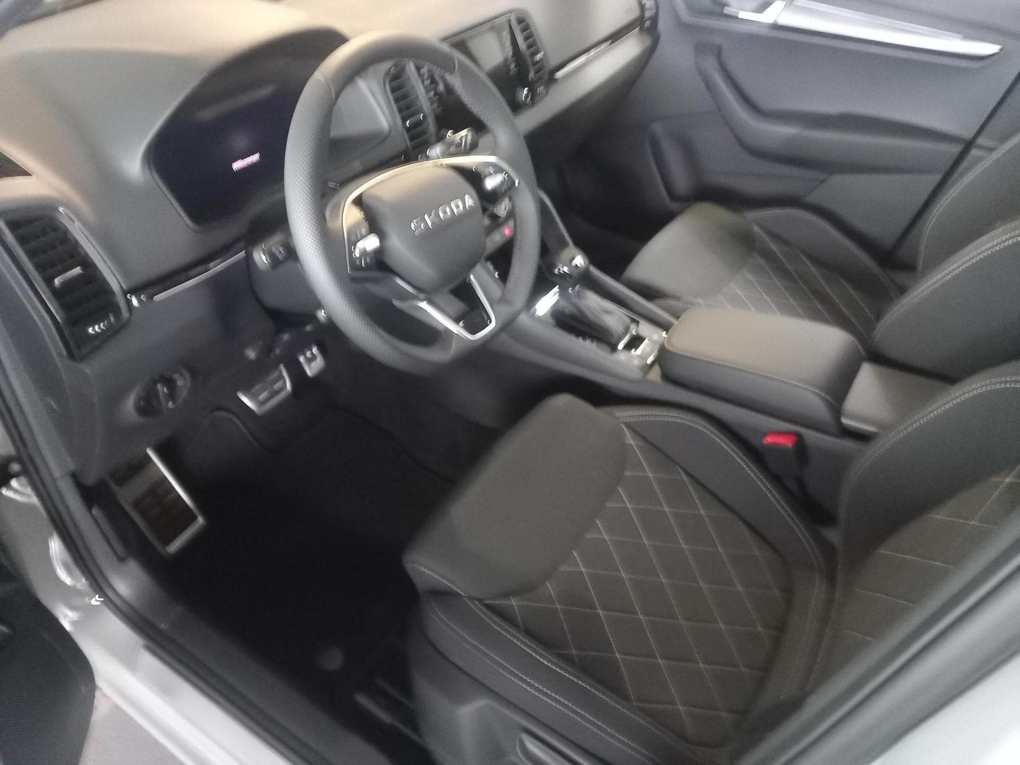 Skoda Karoq Sportline 1.5 TSI (2026) - Foto 2