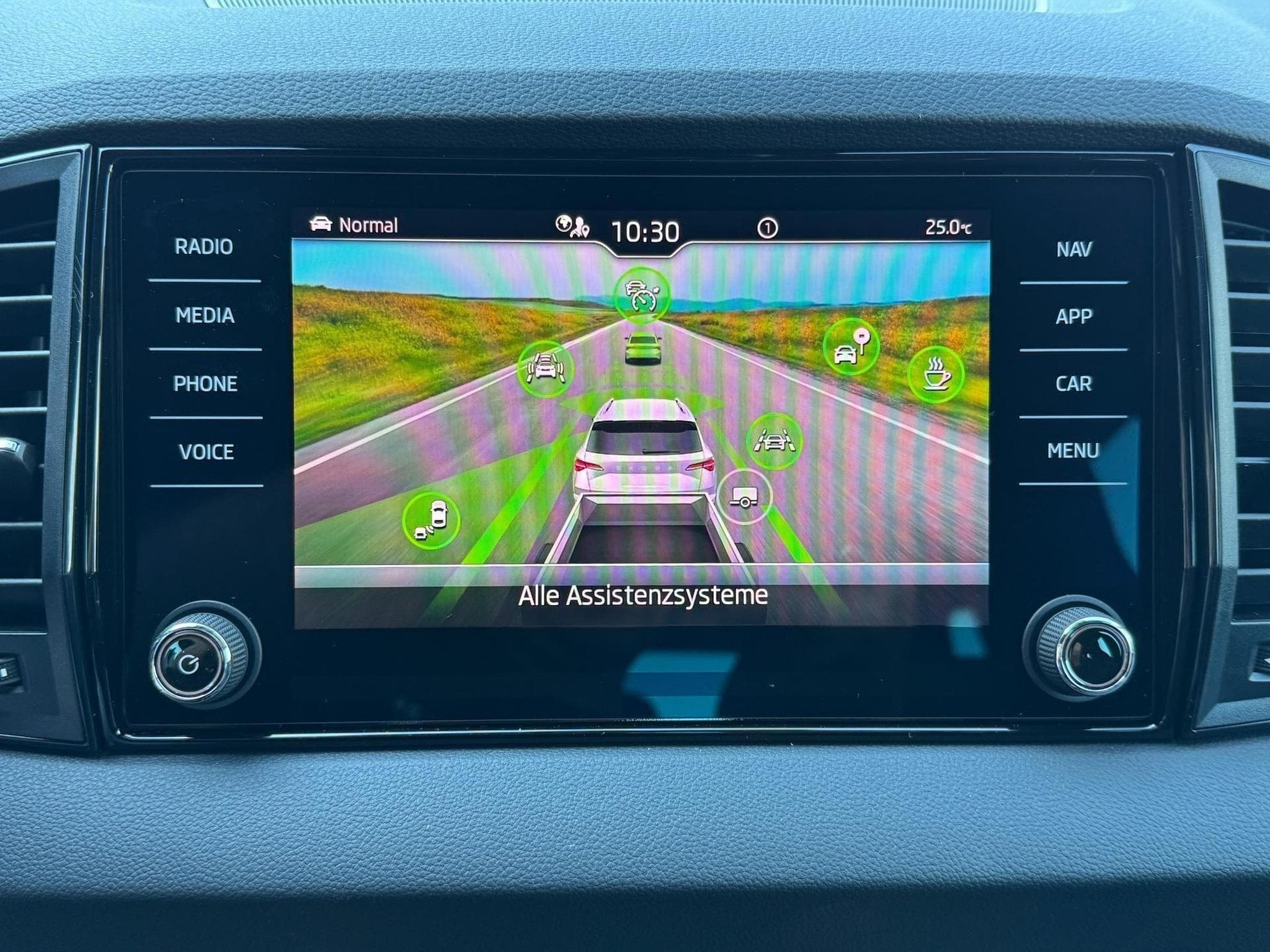 Skoda Karoq Sportline (2026) - Foto 24