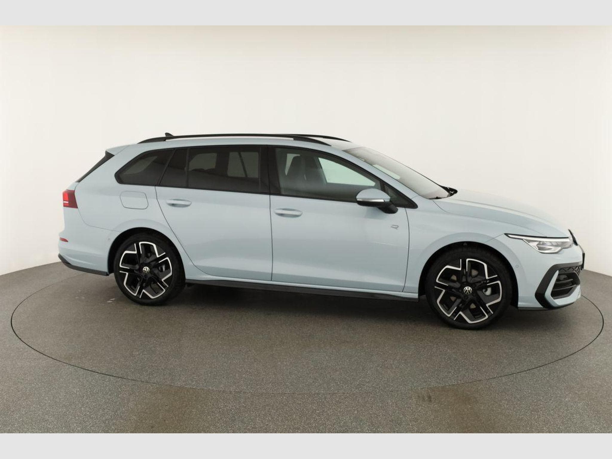 VW Golf Variant 2.0 TSI 150 kW 4Motion R-Line (2026) - Photo 23