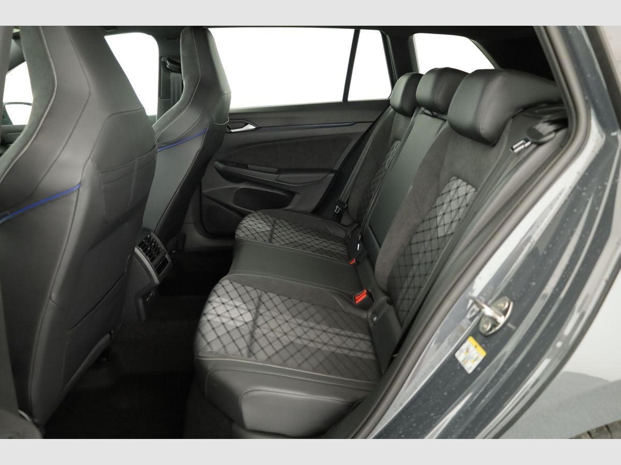 VW Golf Variant 2.0 TSI 150 kW 4Motion R-Line (2026) - Foto 10