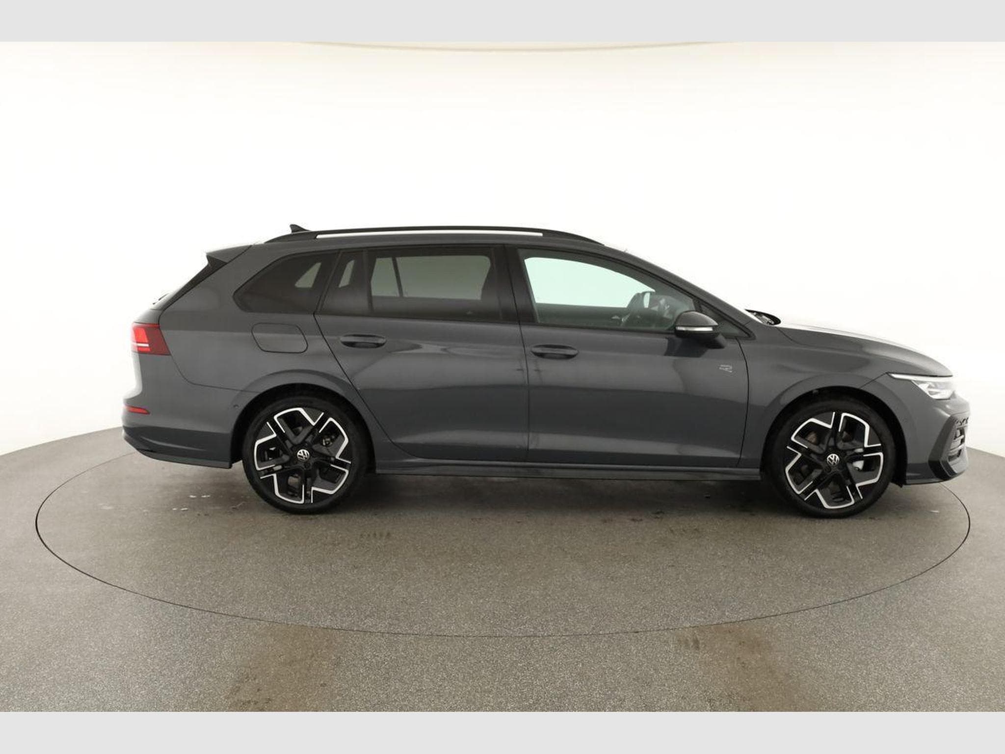 VW Golf Variant 2.0 TSI 150 kW 4Motion R-Line (2026) - Foto 22
